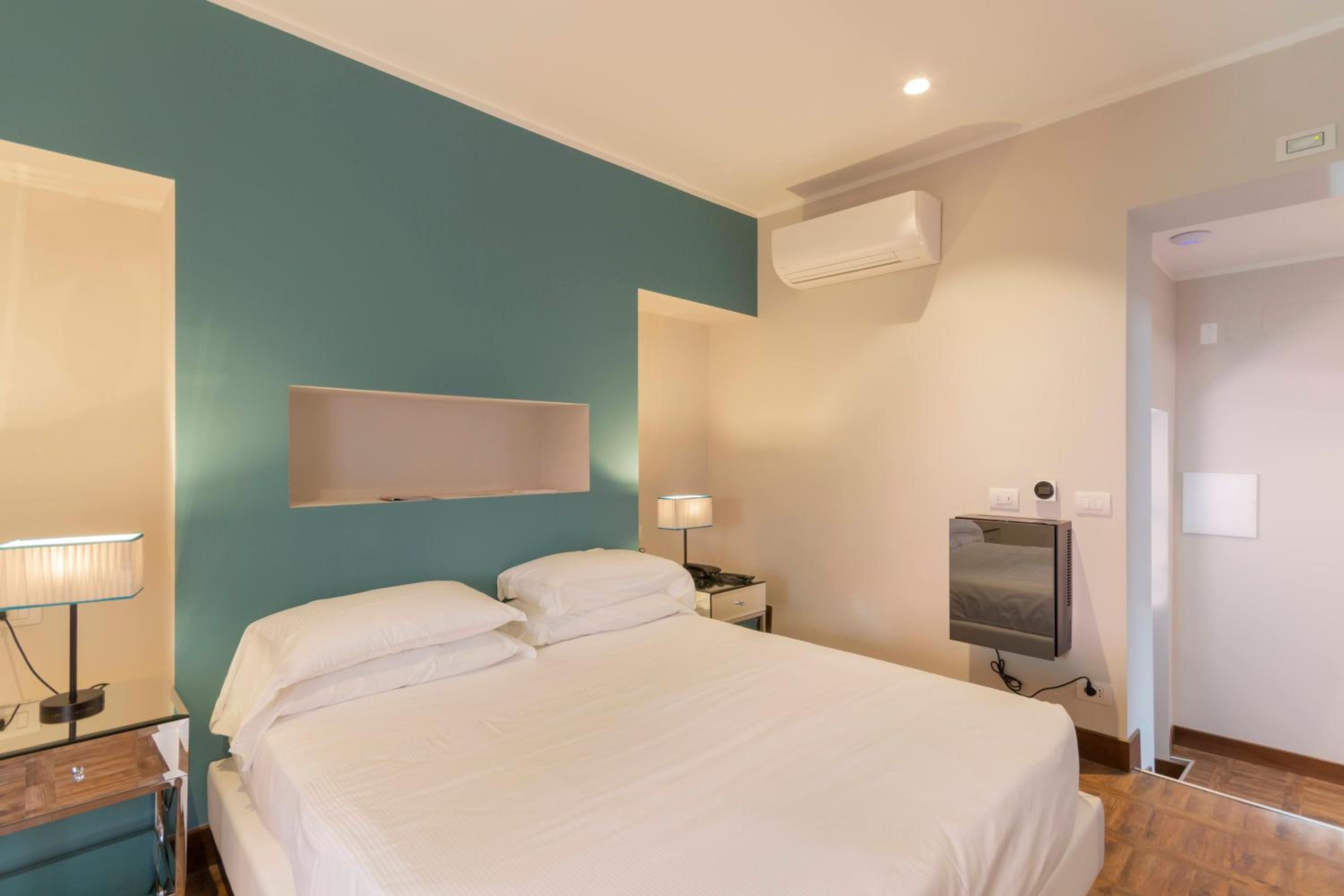 Standard Double or Twin Room with Spa Access photo 1