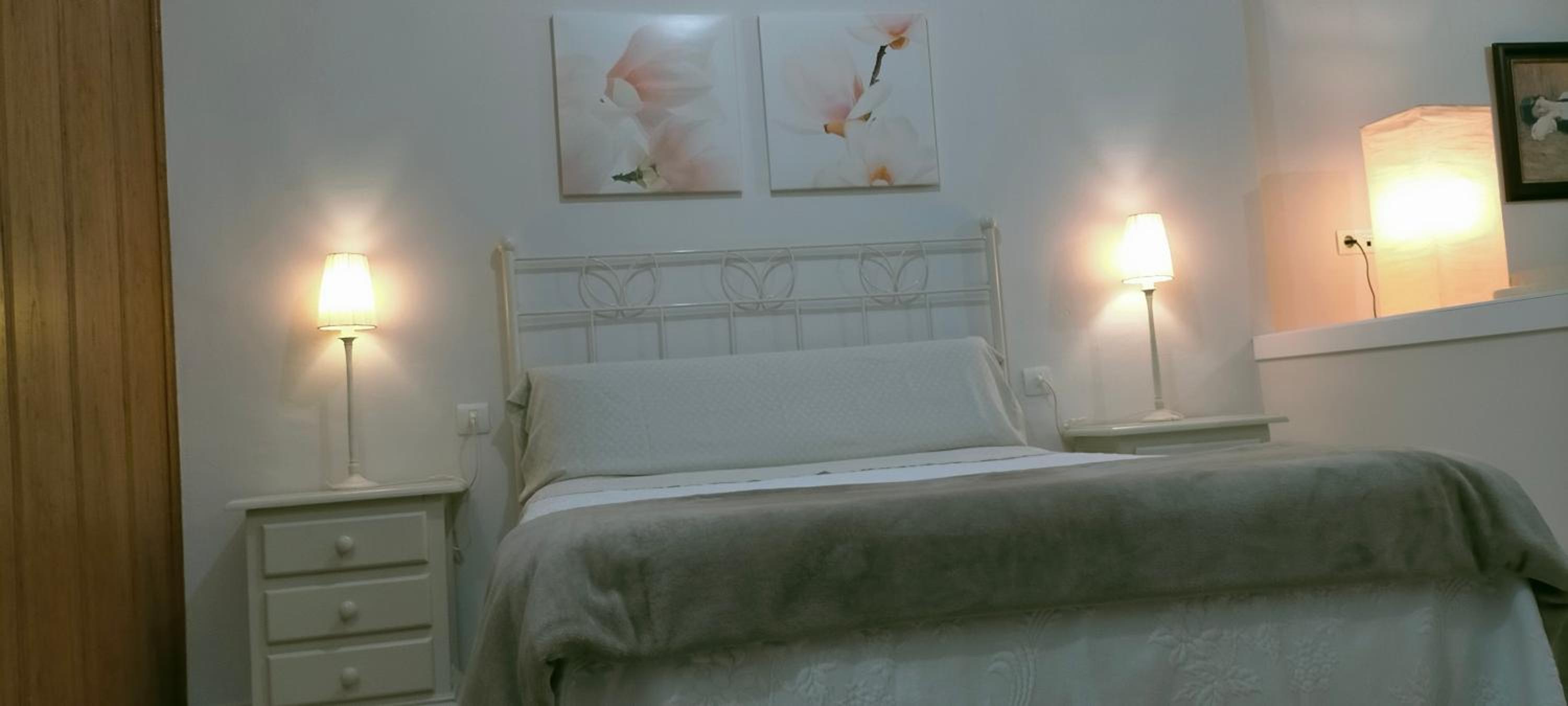 One-Bedroom Apartment - Photo 2