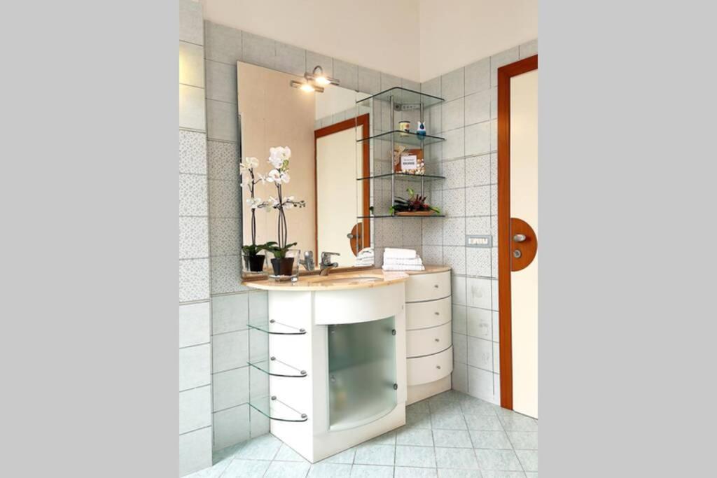 Three-Bedroom Apartment - Photo 3