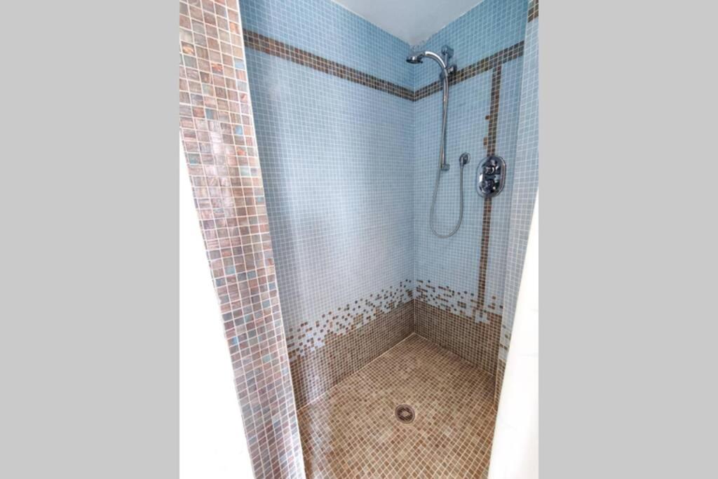 Three-Bedroom Apartment - Photo 10