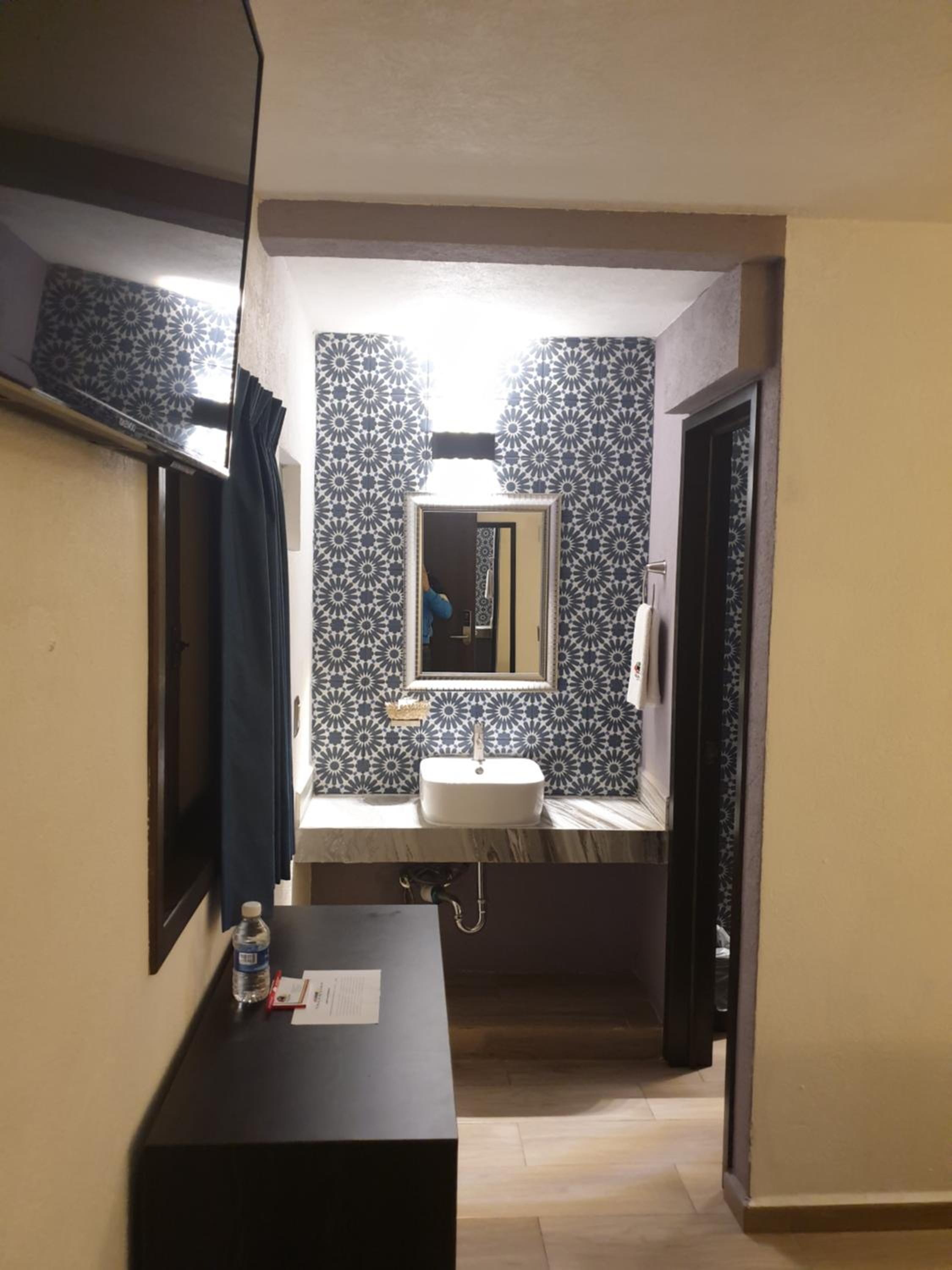Deluxe Room (2 Adults + 1 Child) photo 2