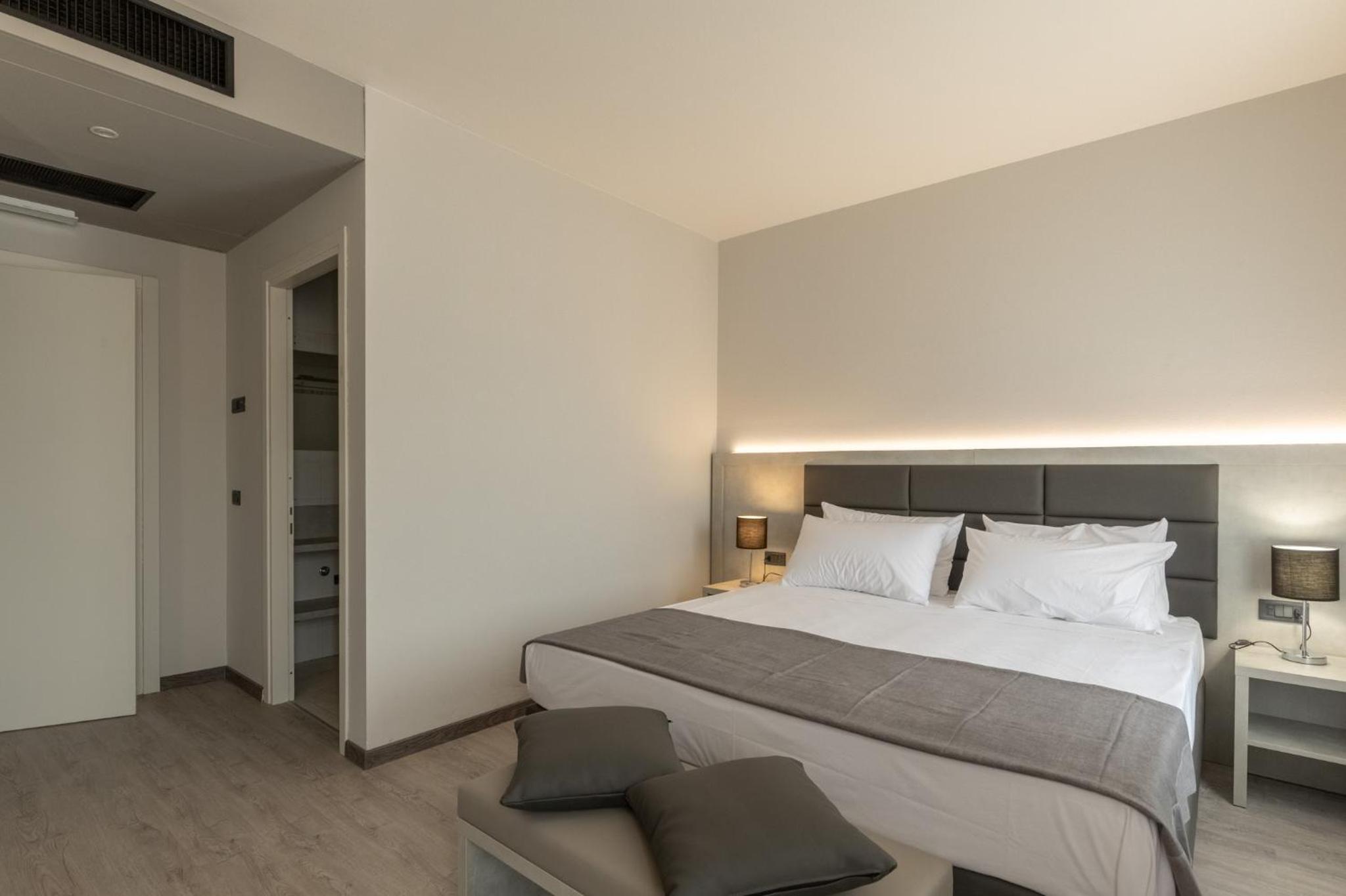 Superior Double or Twin Room with Garden View - Photo 4