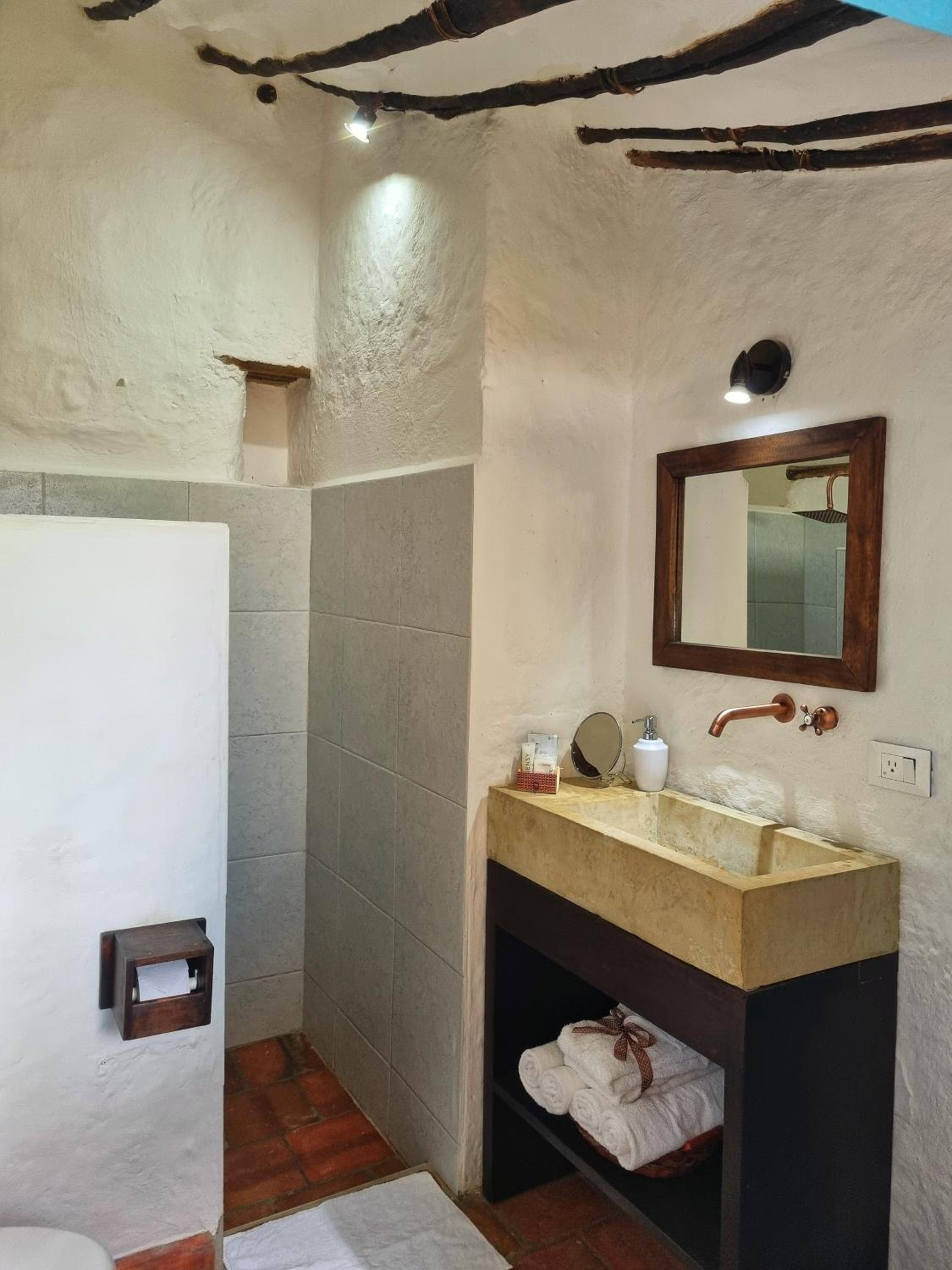 Double Room with Private Bathroom photo 3