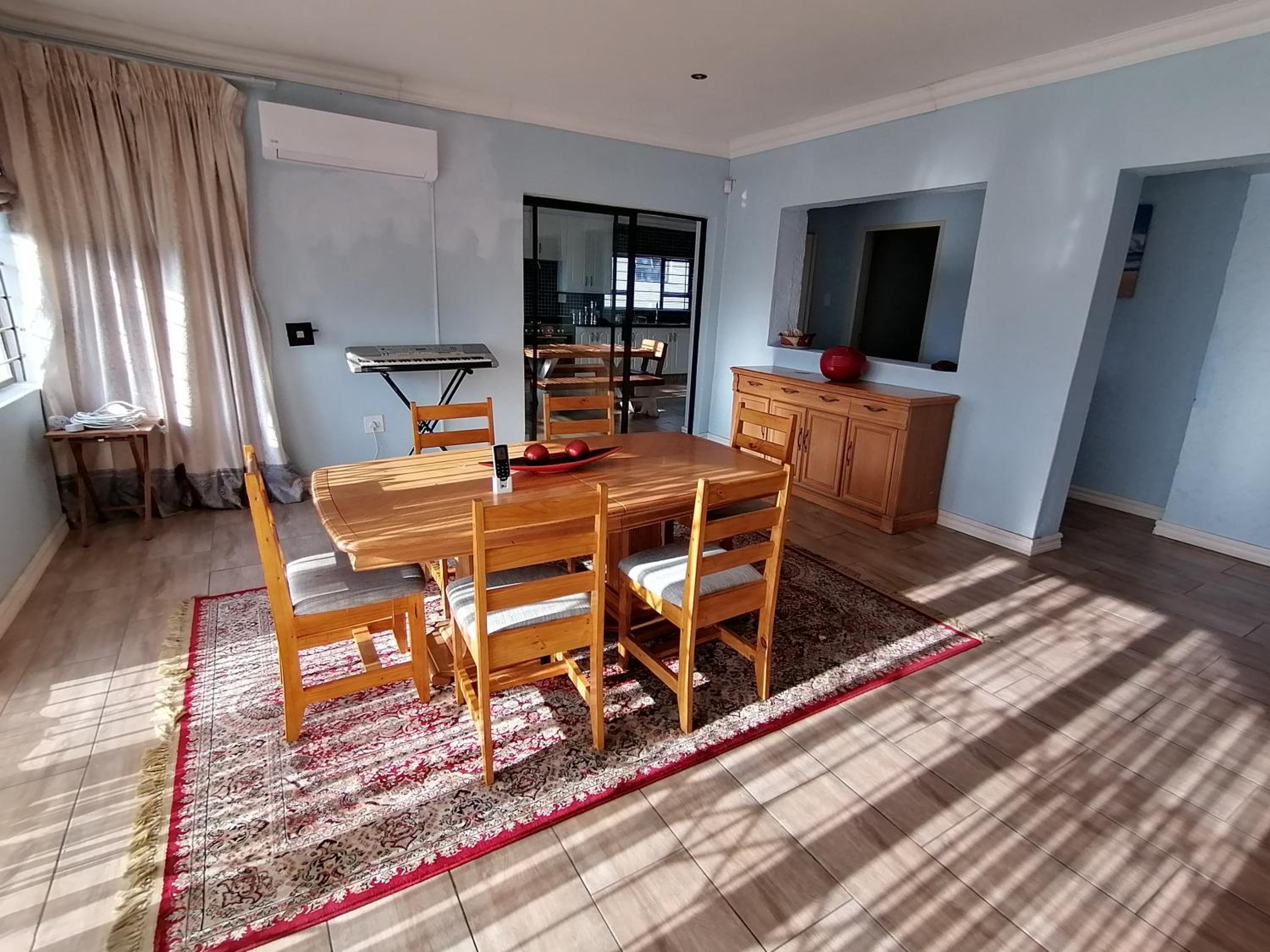 Three-Bedroom Villa - Photo 6