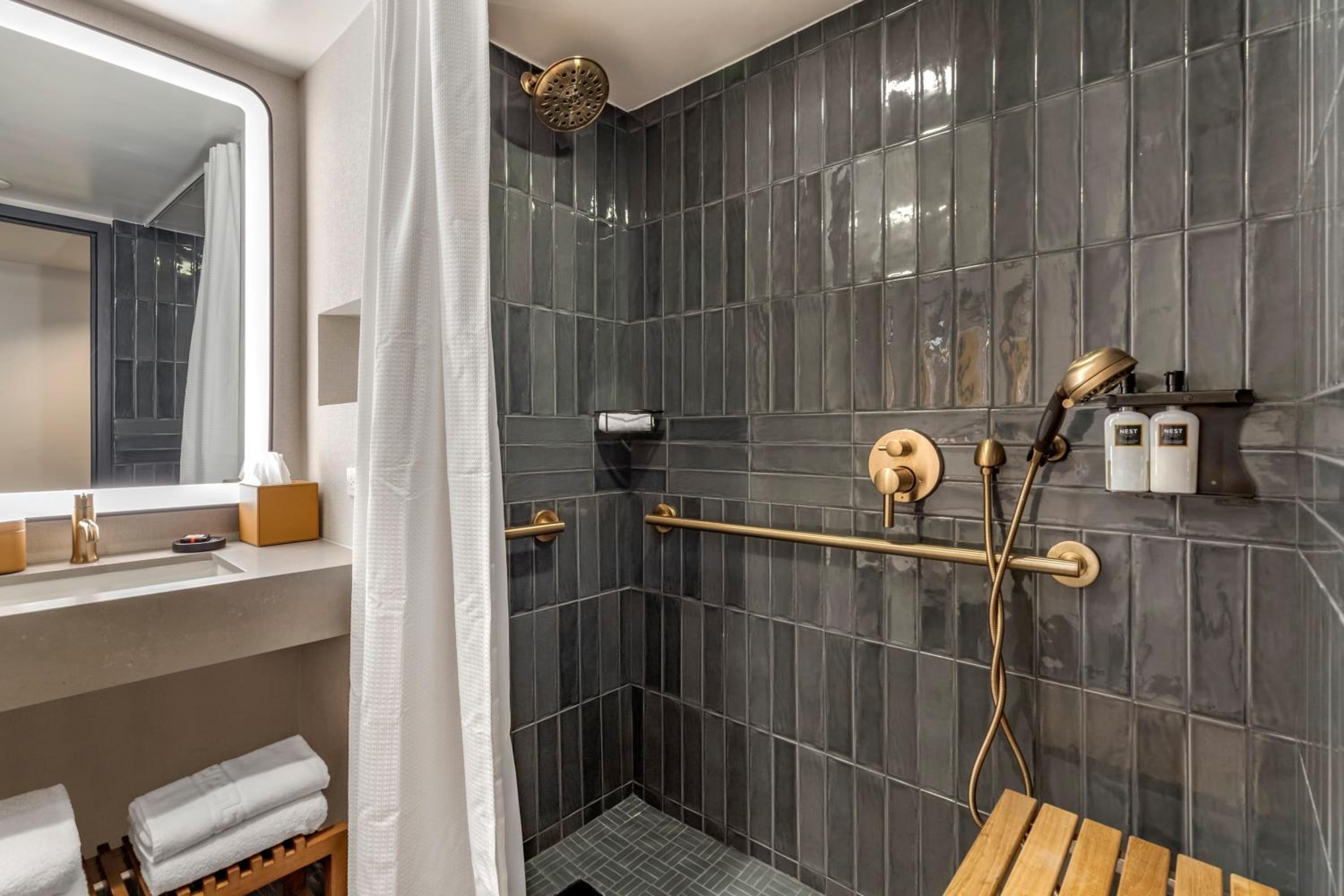 Accessible Deluxe Room Roll in Shower 2 Queen Beds