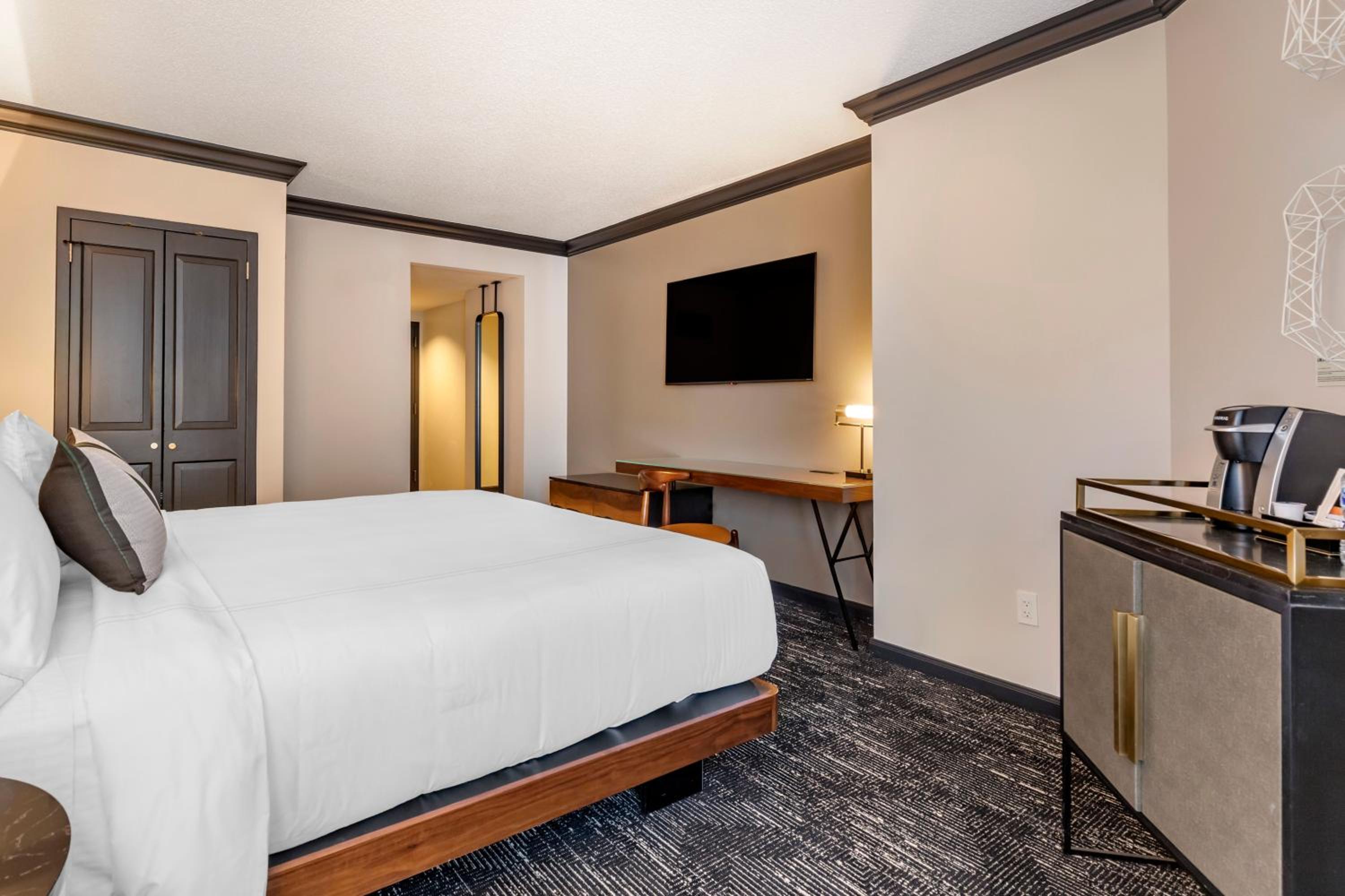 Deluxe King Room - Disability Access
