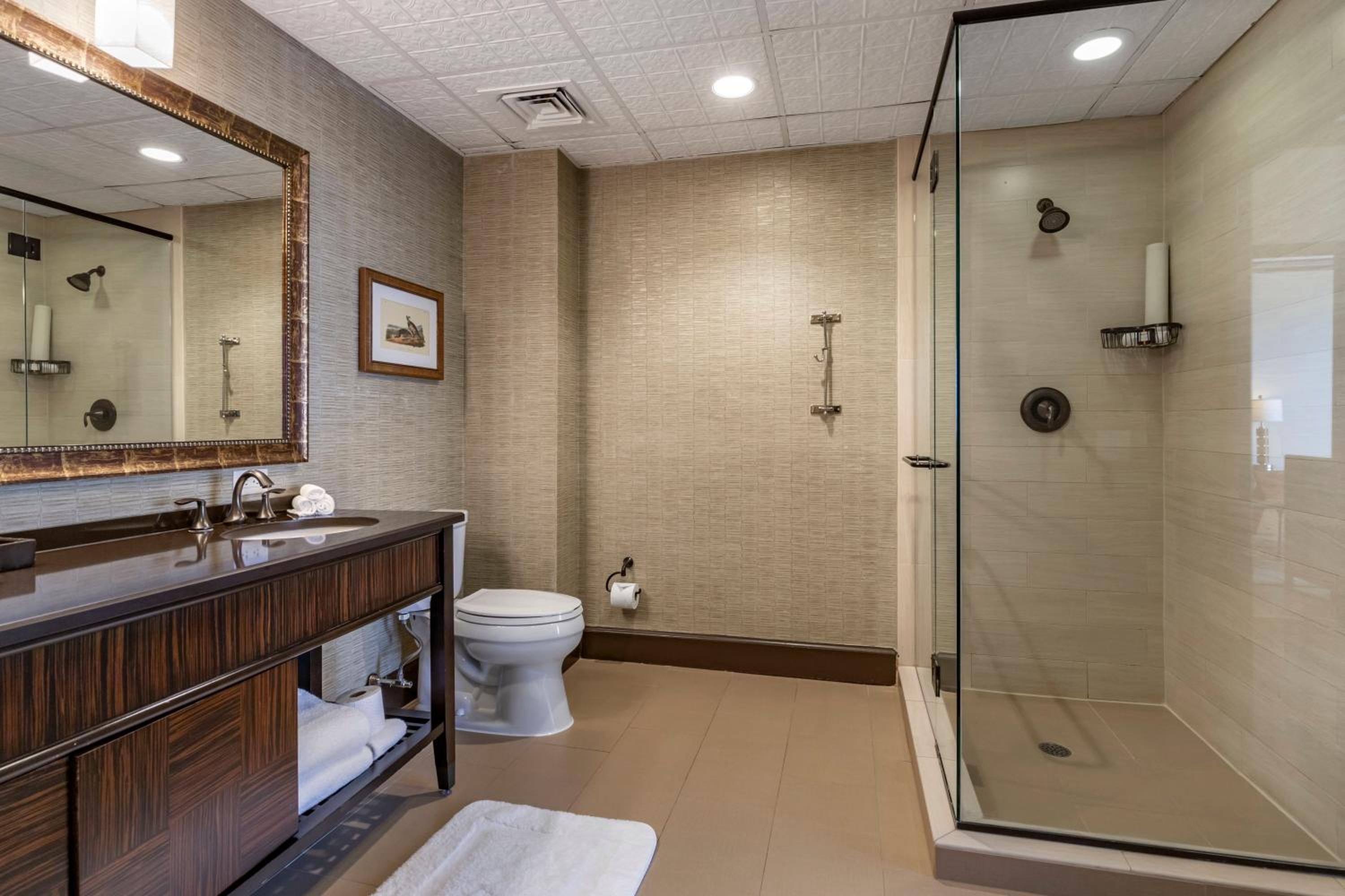 Executive One-Bedroom King Suite - Photo 4