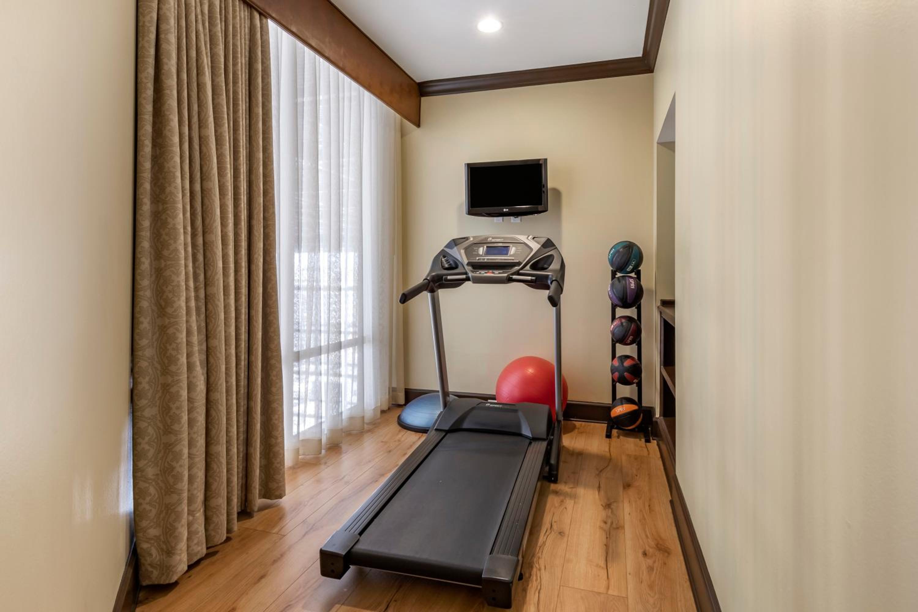 Get Fit One Bedroom Suite - 1 King Bed - Photo 4