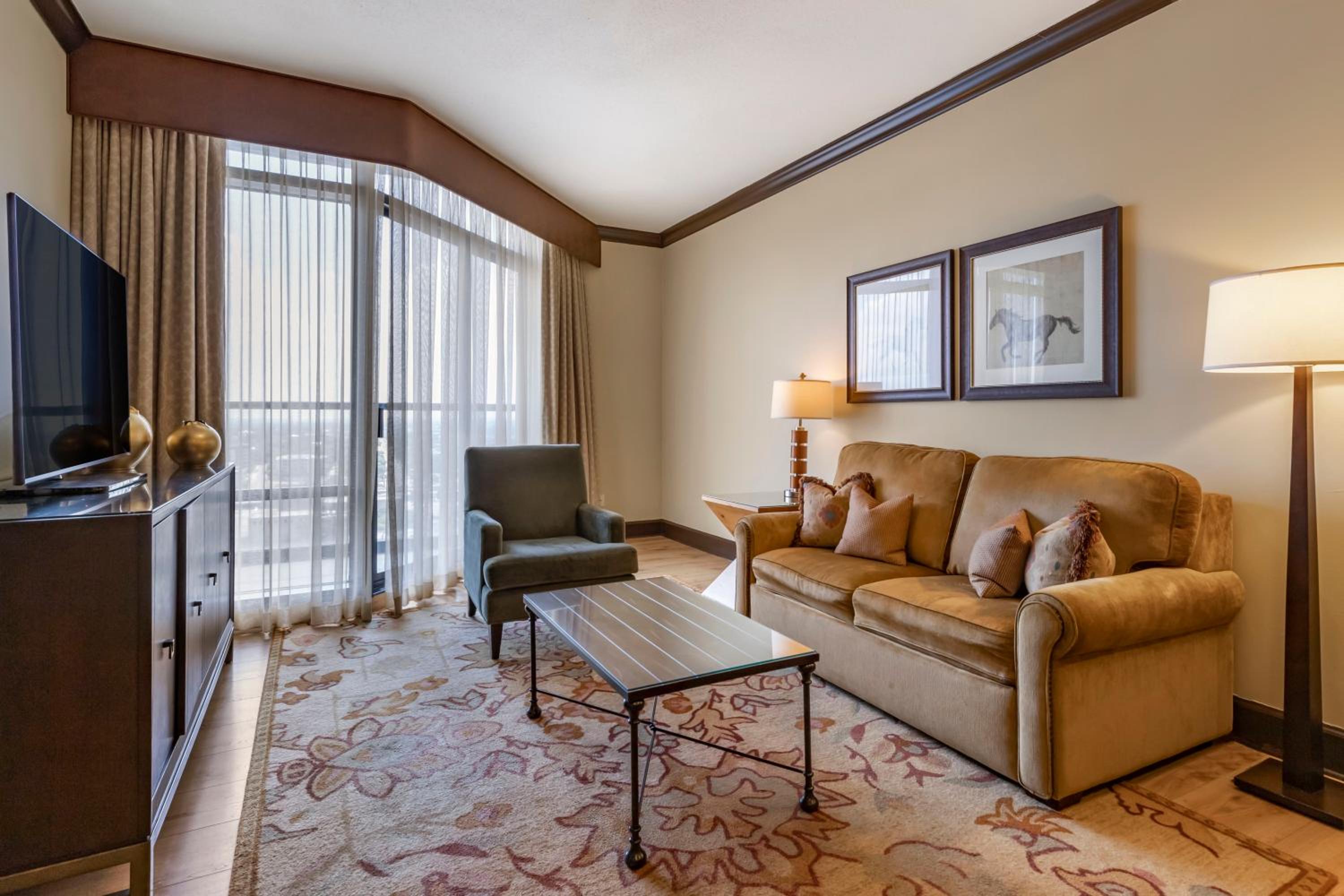 Executive One-Bedroom King Suite - Photo 5