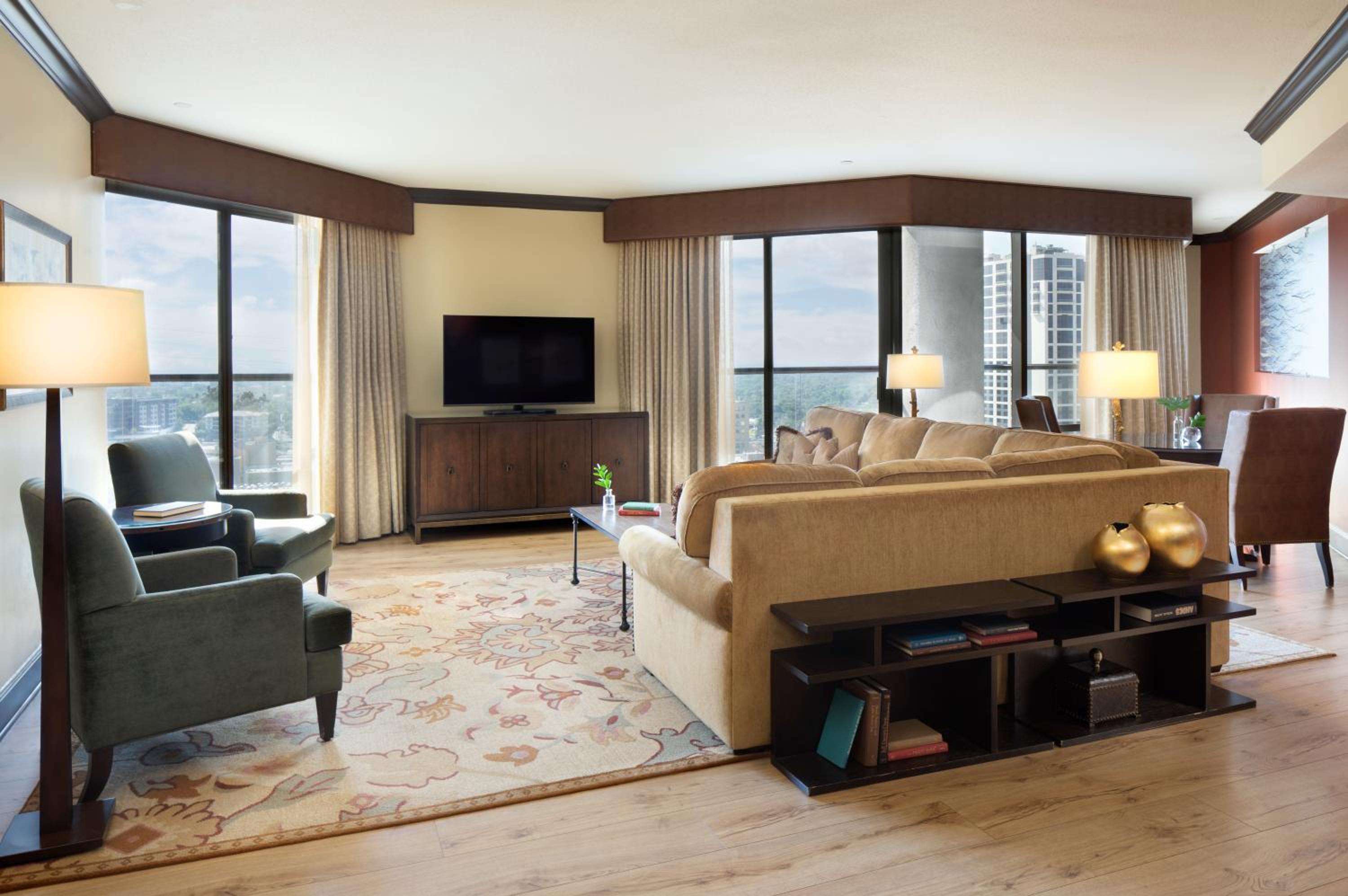 Executive One Bedroom Suite 1 Bed with Balcony - Photo 6
