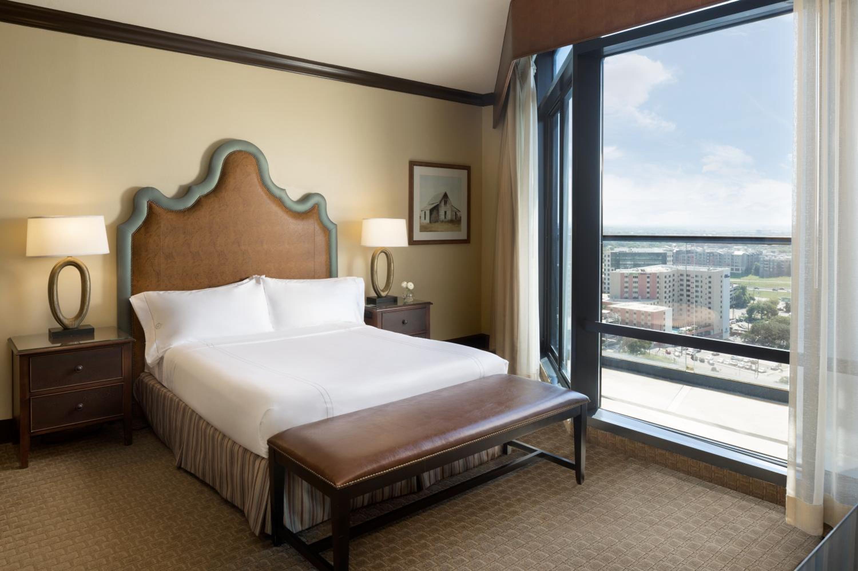 Executive Suite 1 Queen Bed with Balcony  " - Photo 4