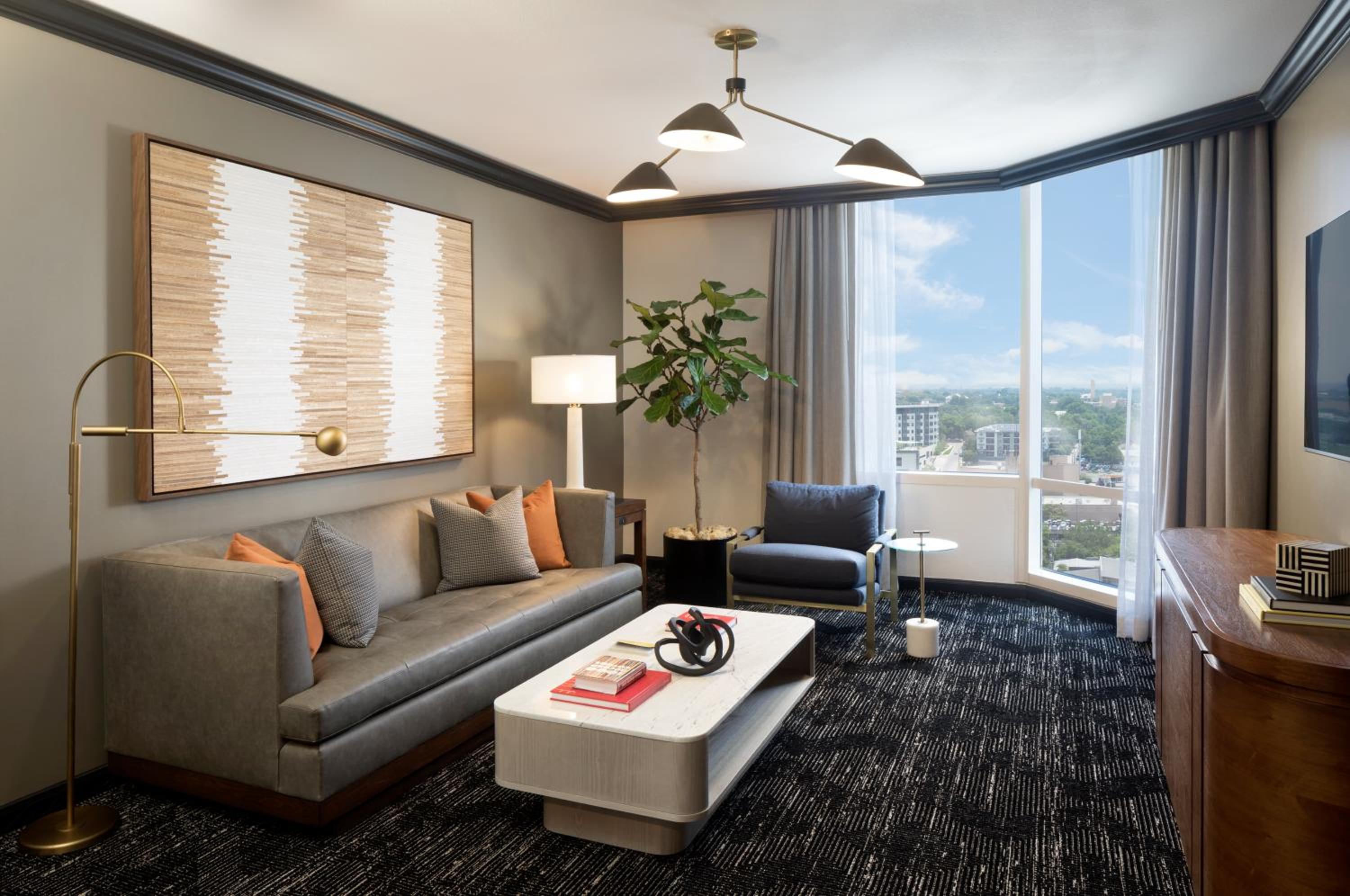 Premier Club Suite 1 King Bed - Photo 3