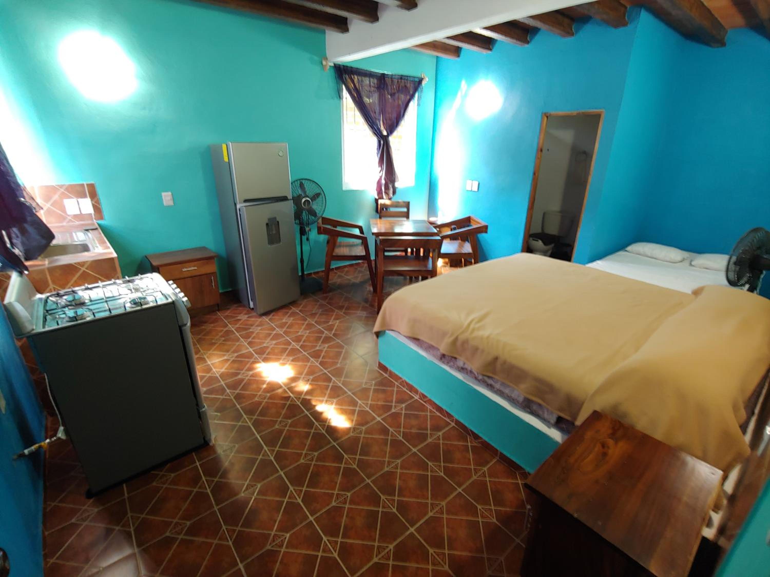 Large Double Room - Photo 3