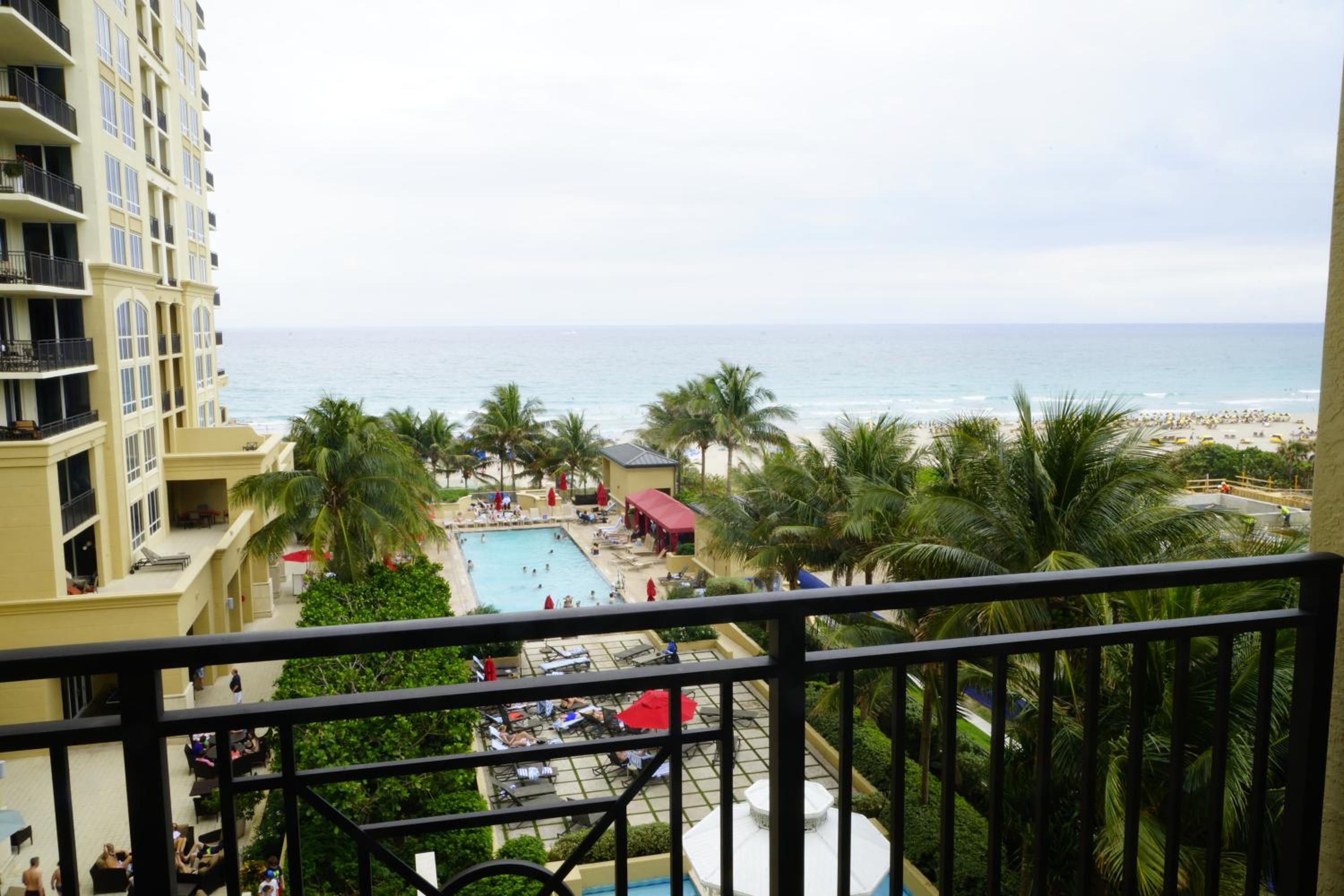 One Bedroom Suite, With Ocean View, Balcony photo 3