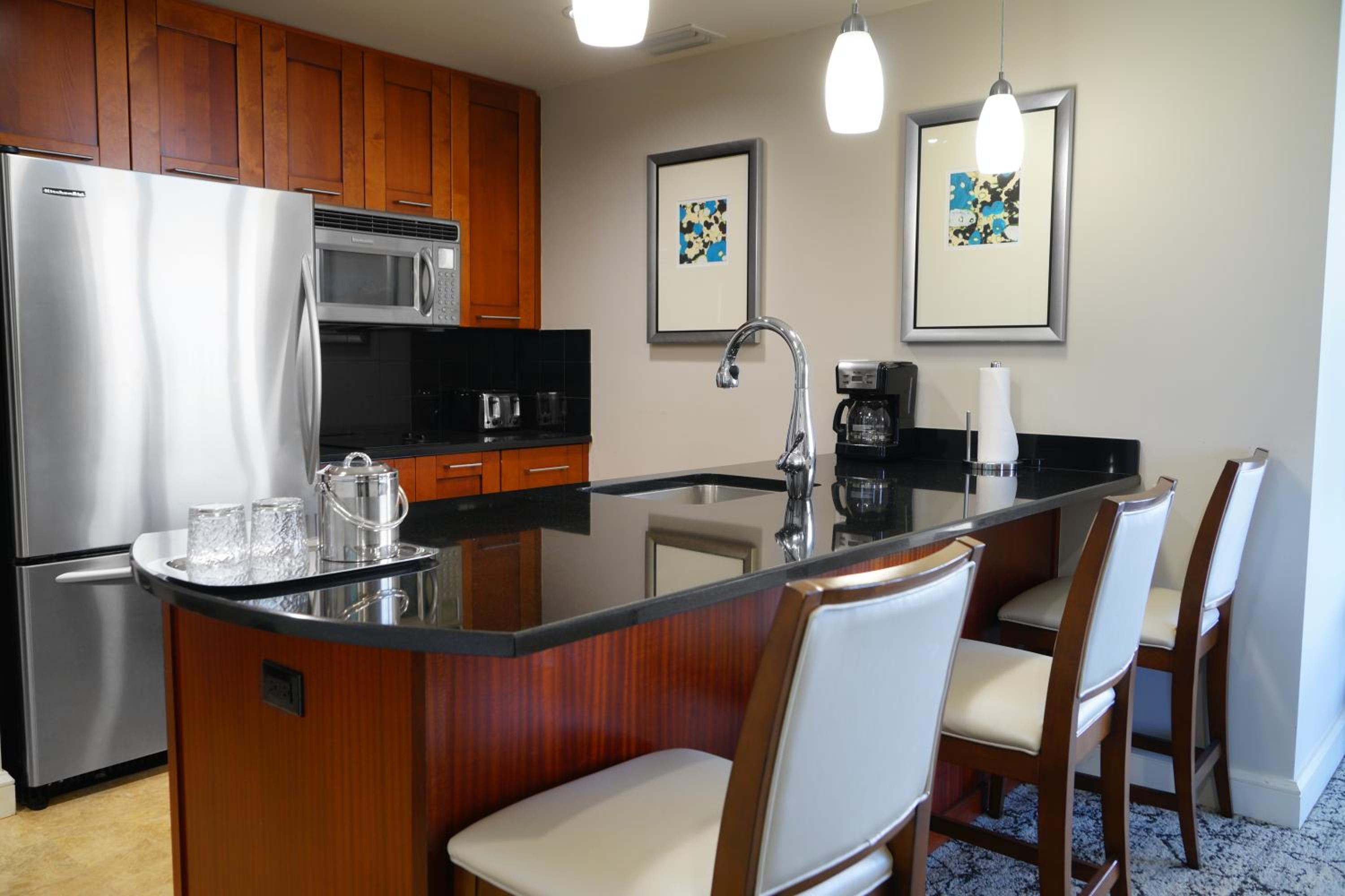2 Bedroom Suite, Ocean View, Large Balcony  photo 3