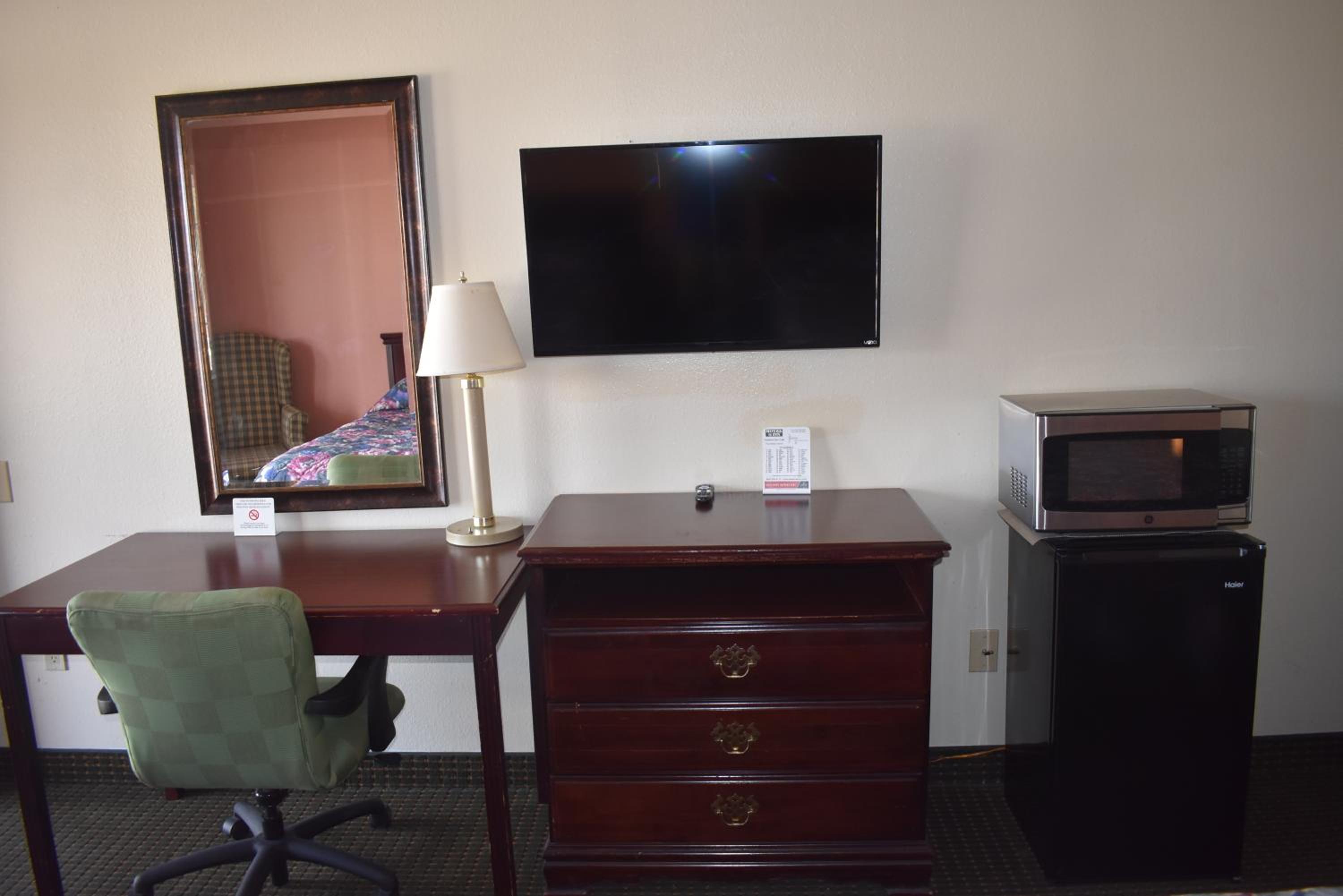 Deluxe King Room - Photo 15