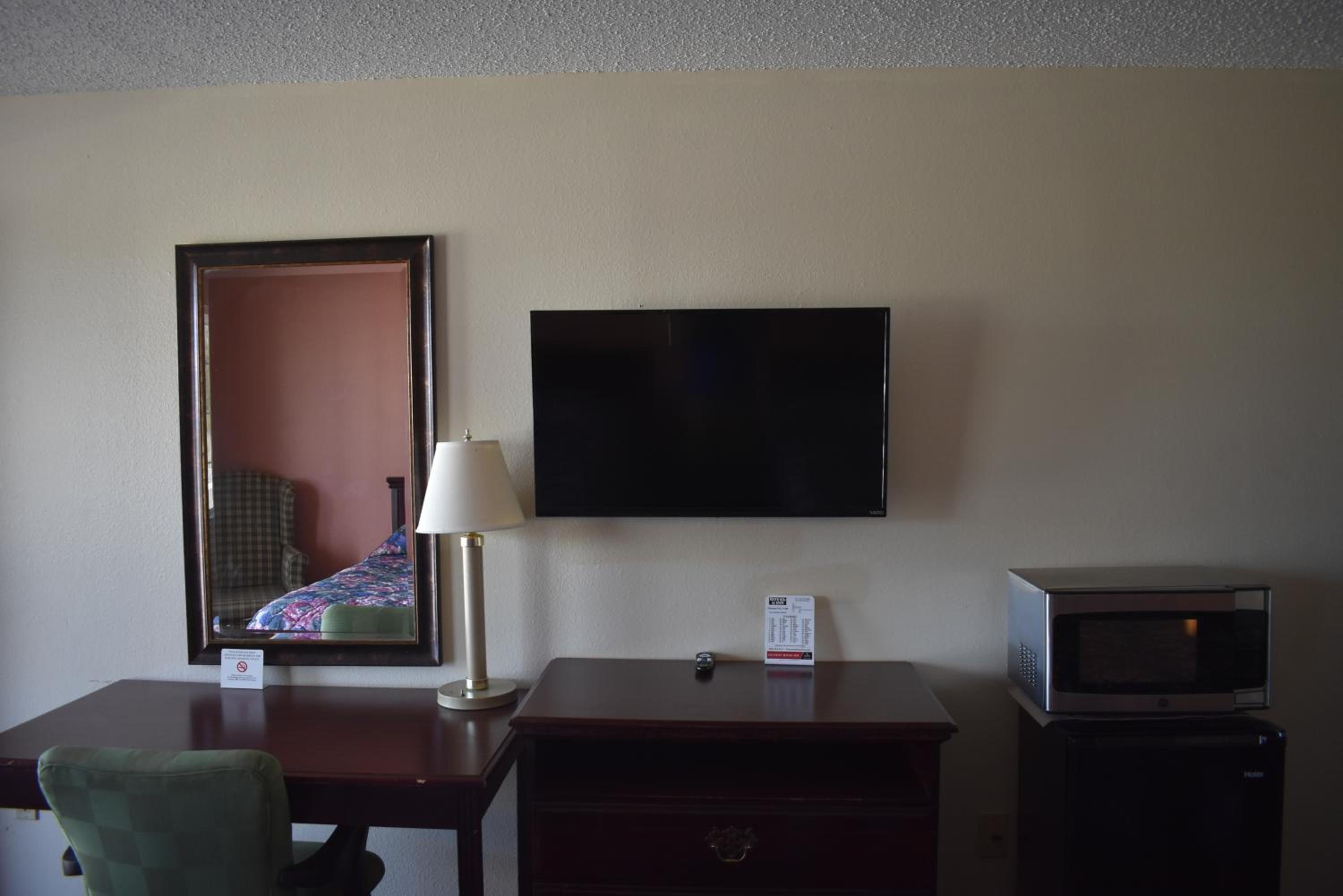 Deluxe King Room - Photo 16
