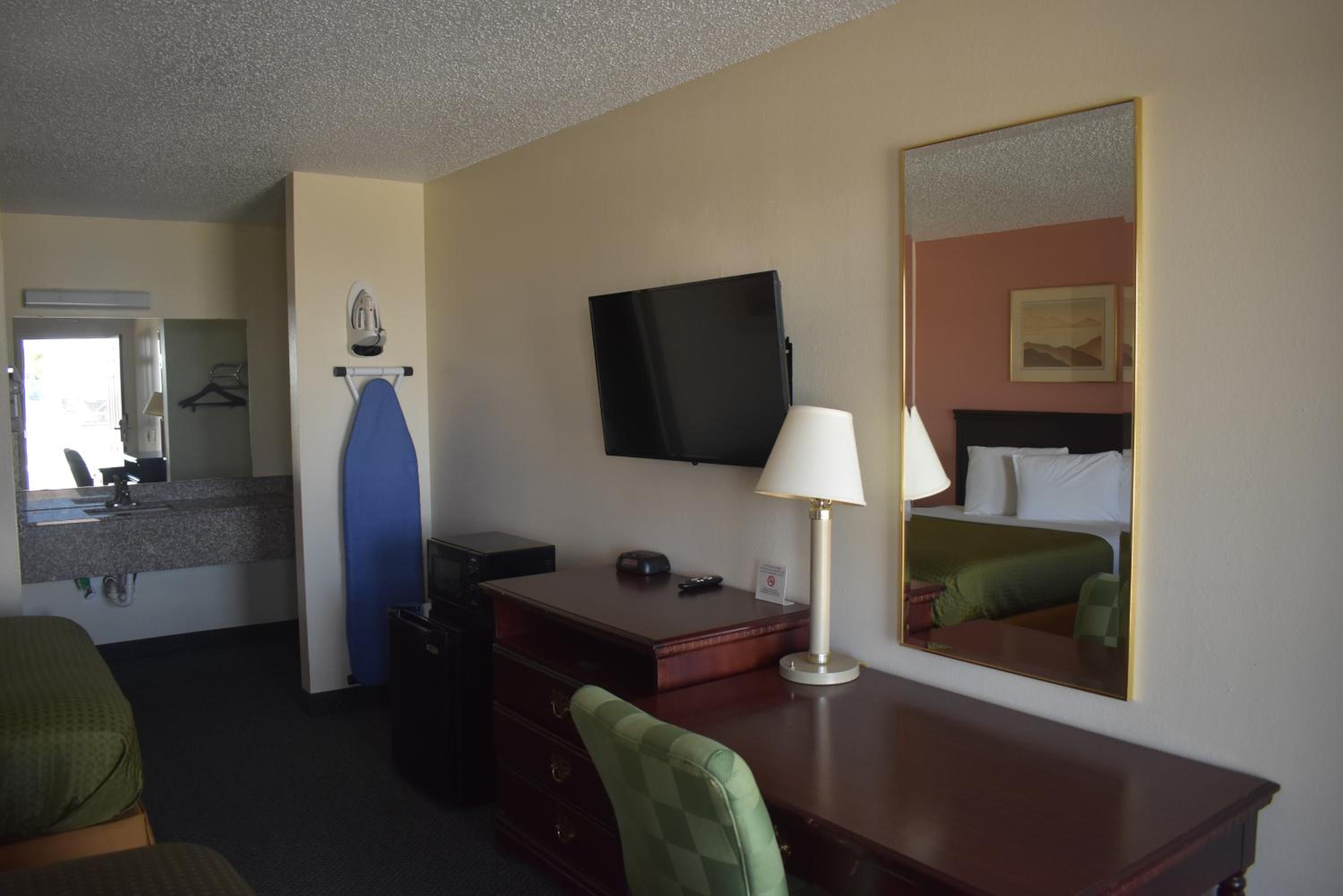 Deluxe King Room - Photo 6