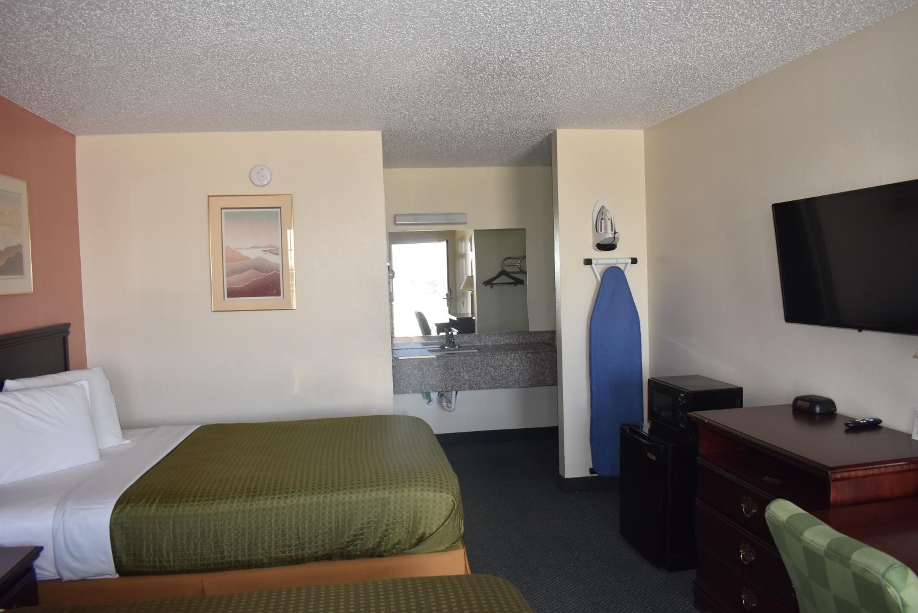 Deluxe King Room - Photo 7