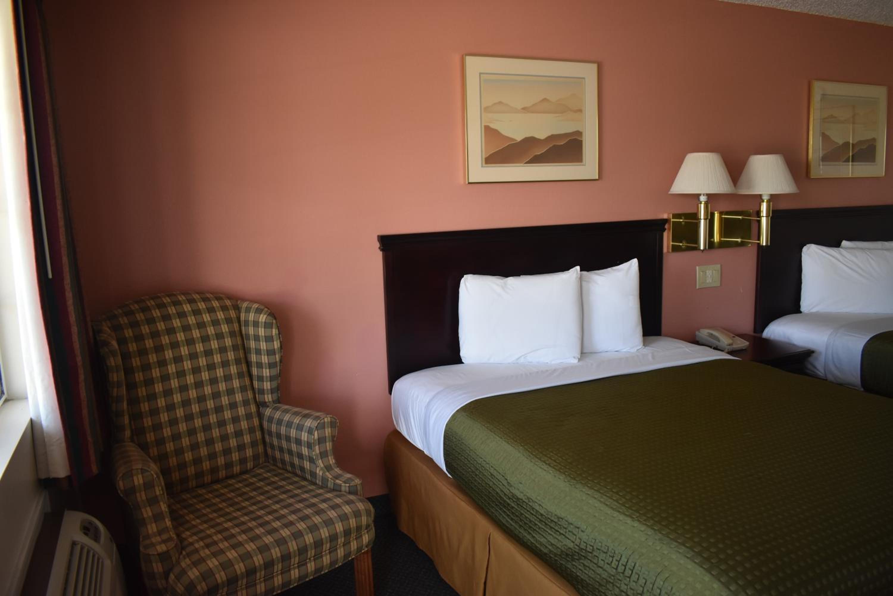Deluxe King Room - Photo 9