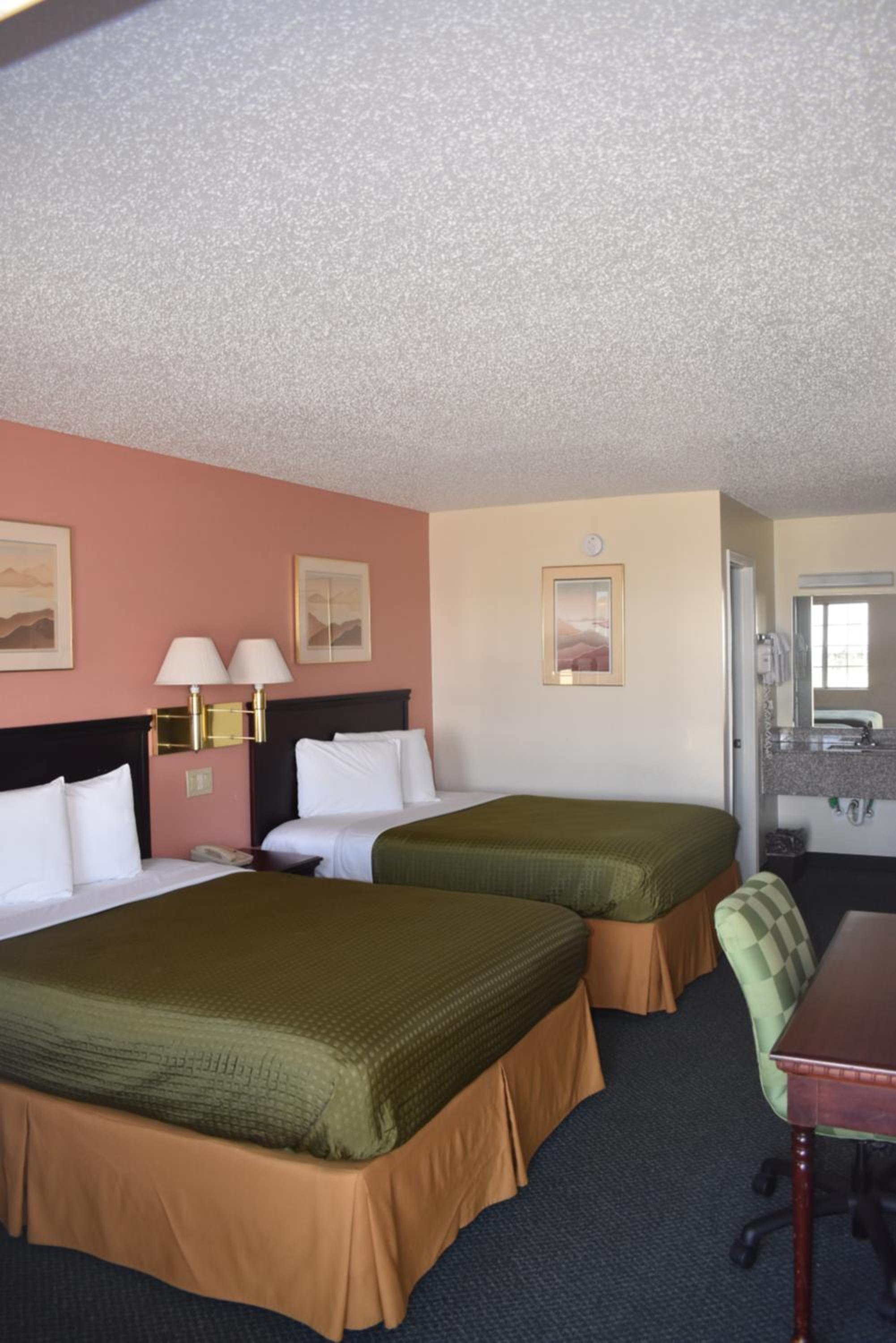 Deluxe King Room - Photo 13