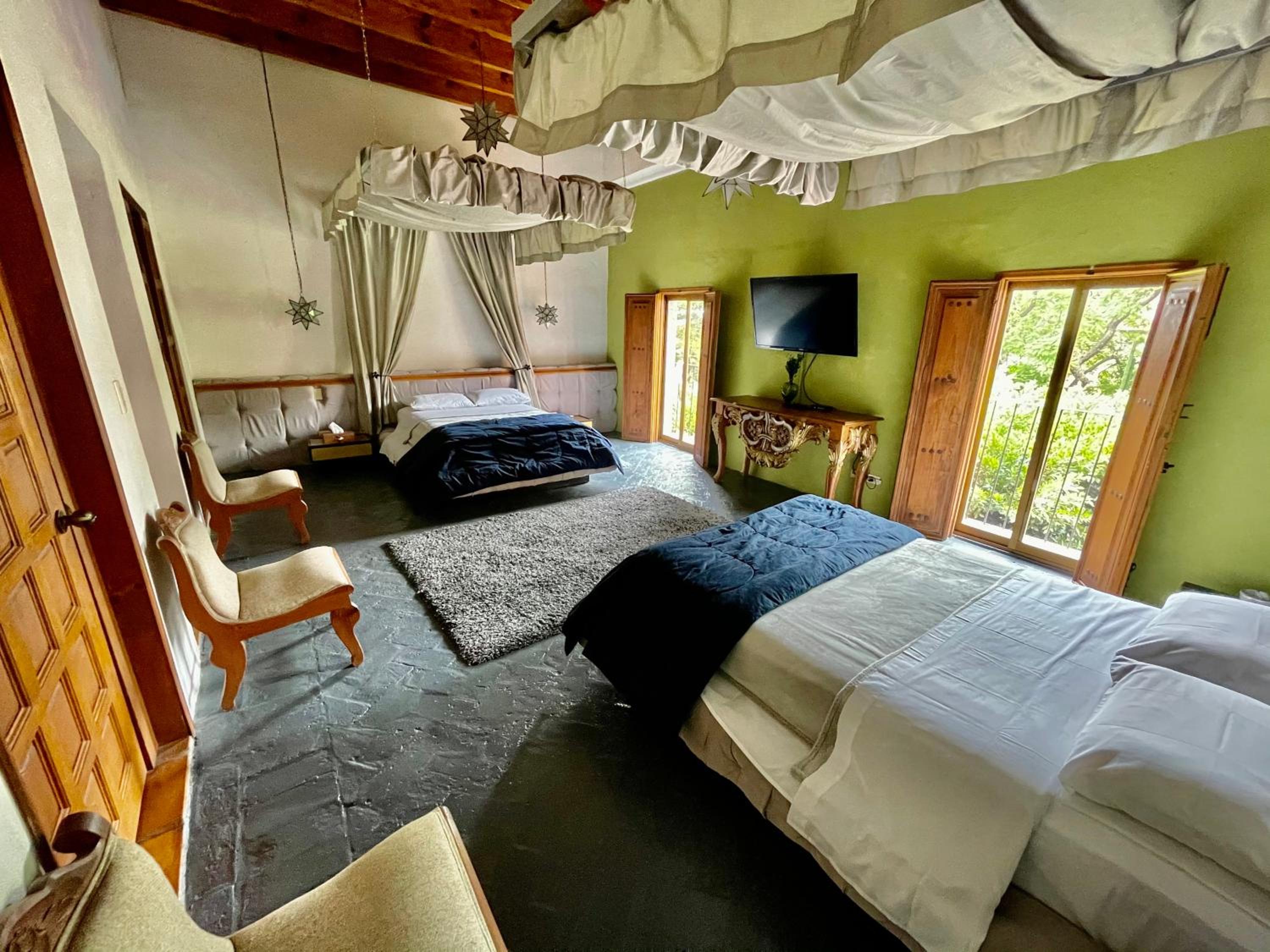 Duplex Suite - Photo 1