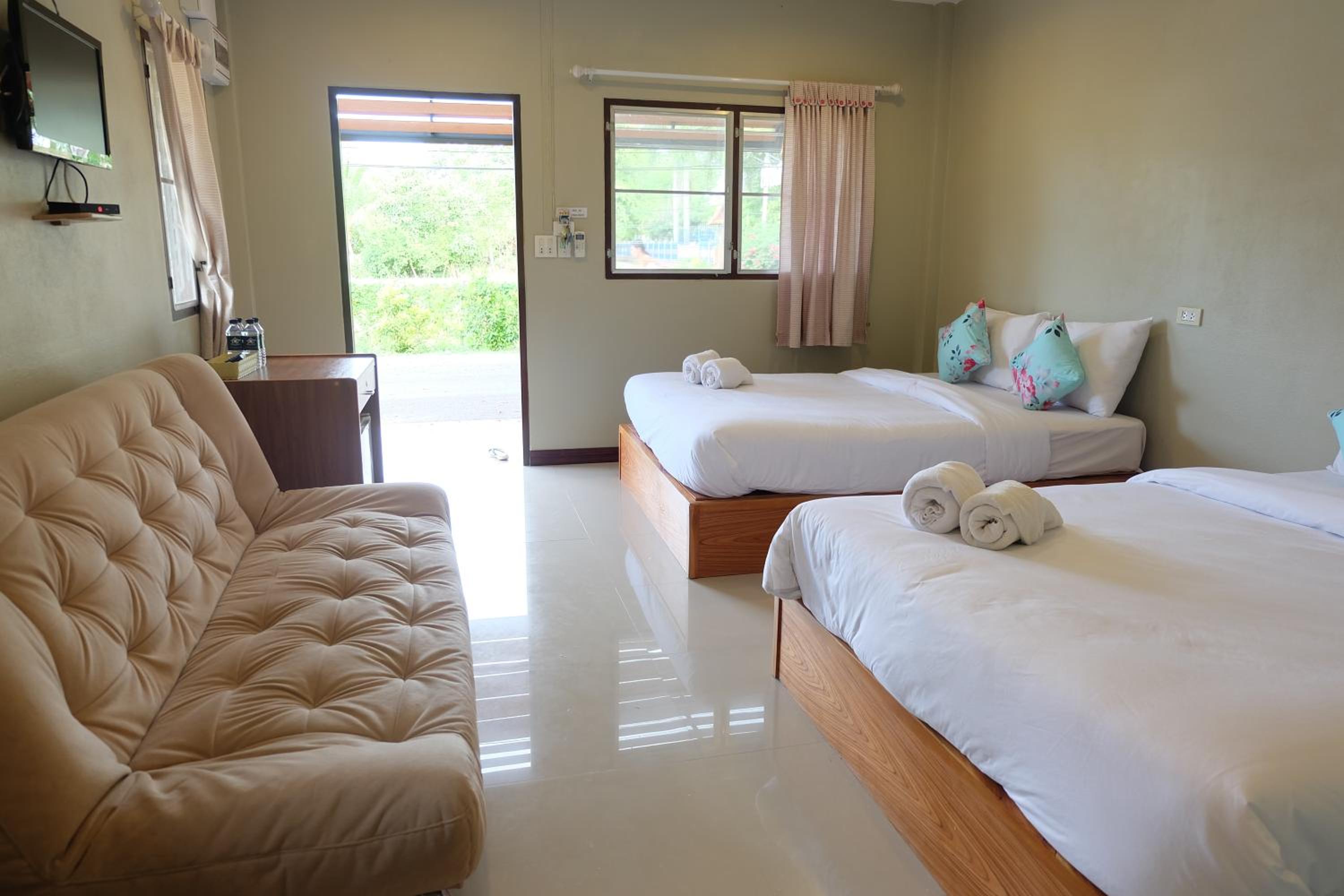 Classic Quadruple Room - Photo 4