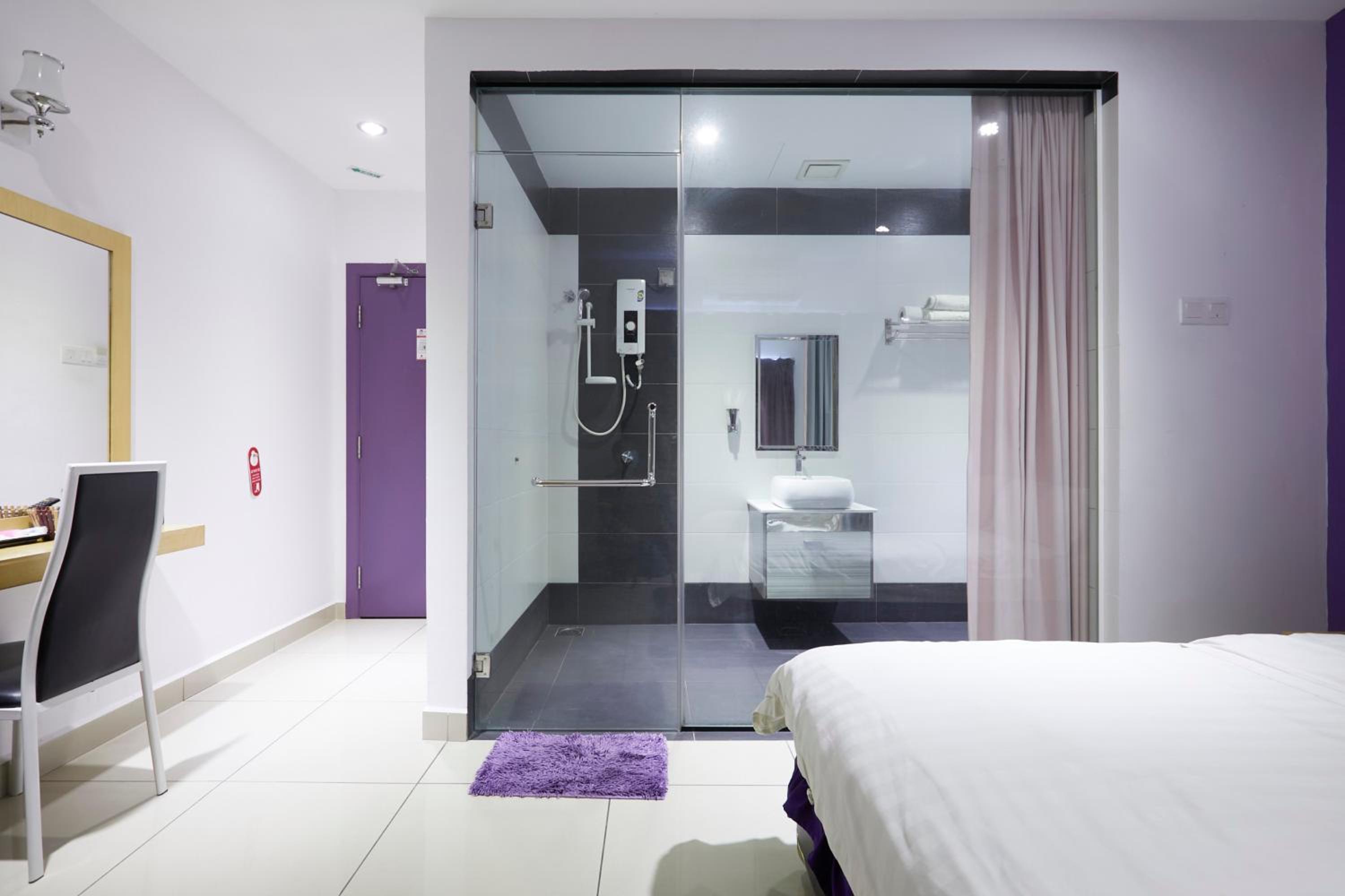 Standard Queen Room