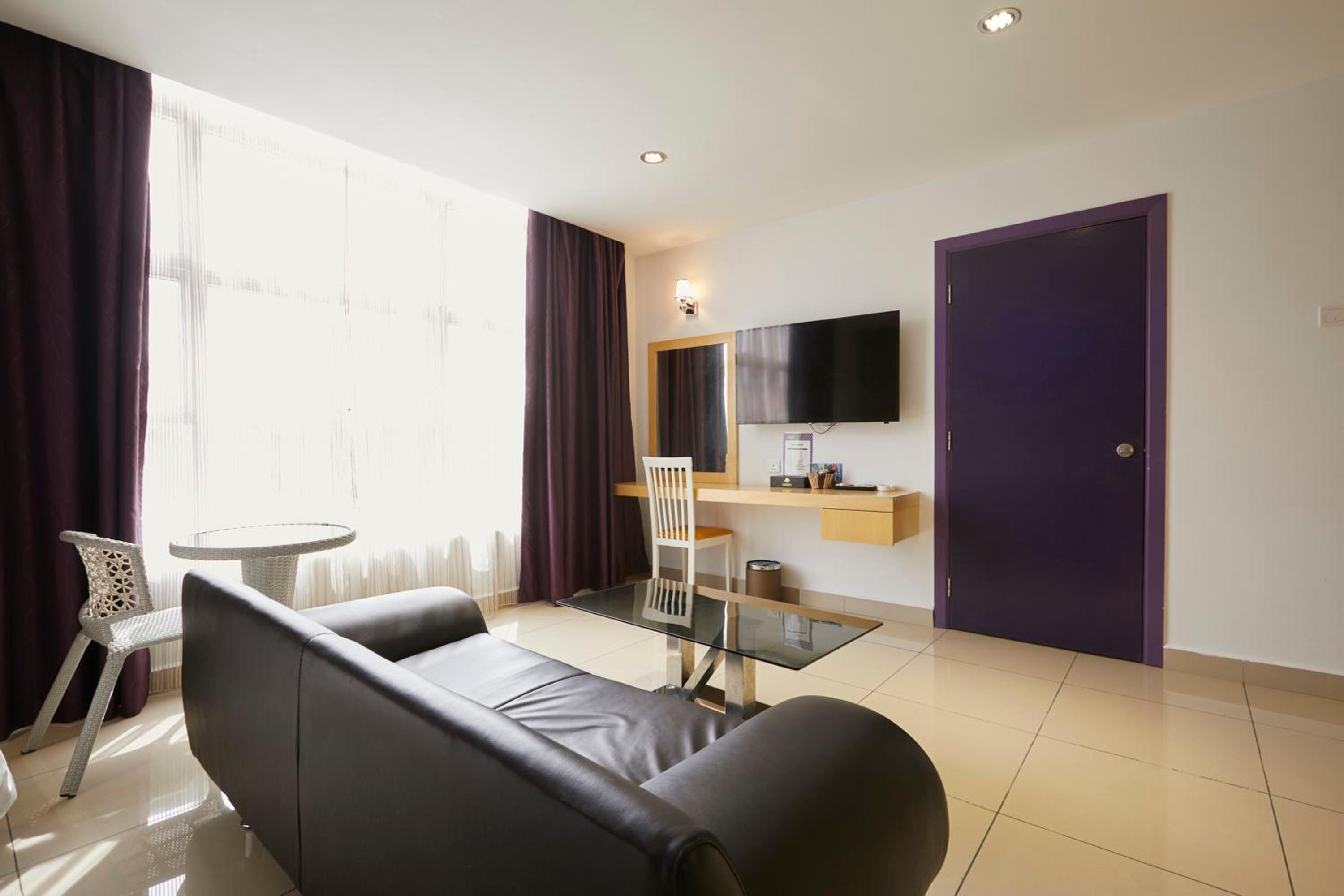 Suite - Photo 7