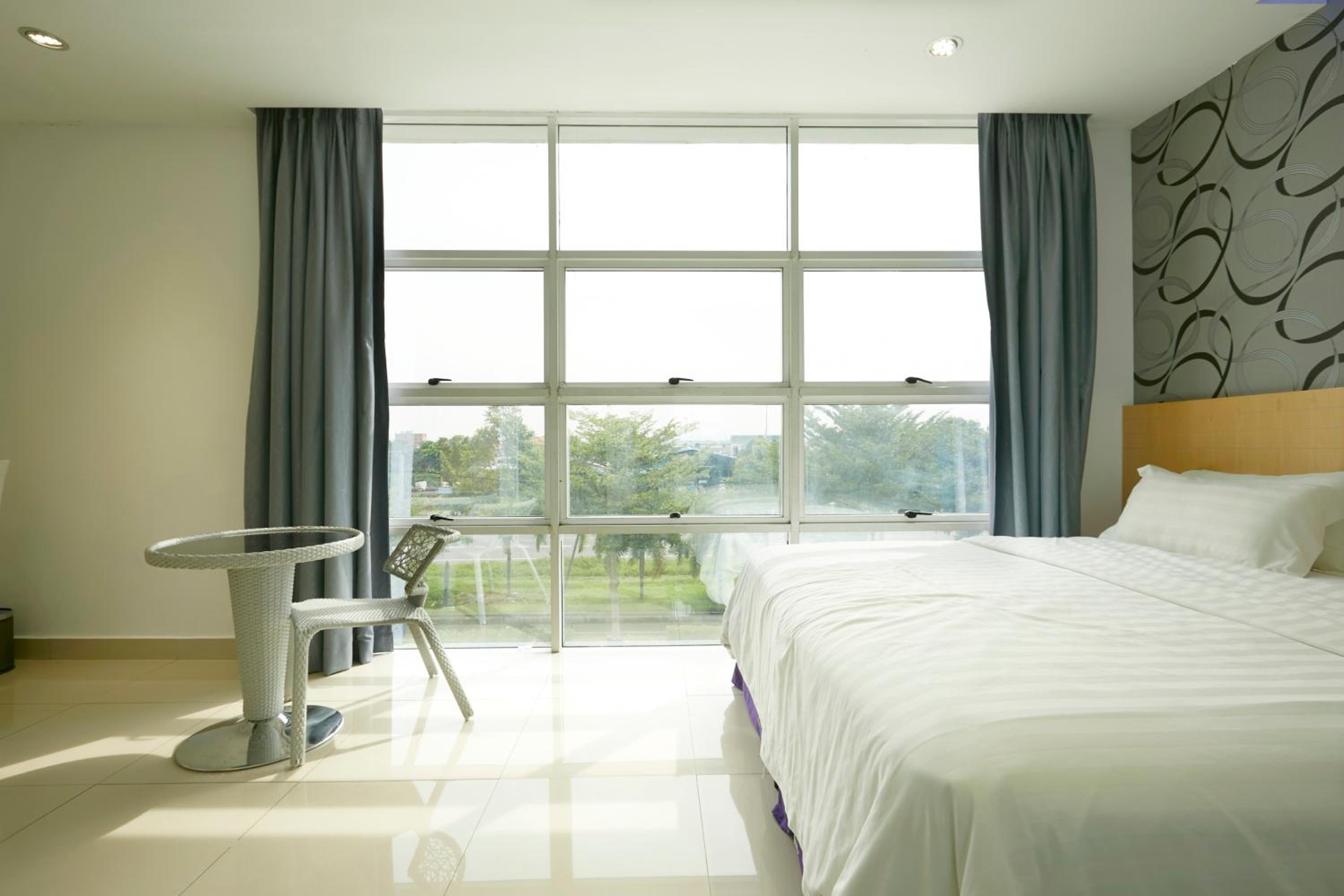 Deluxe Room - Photo 4