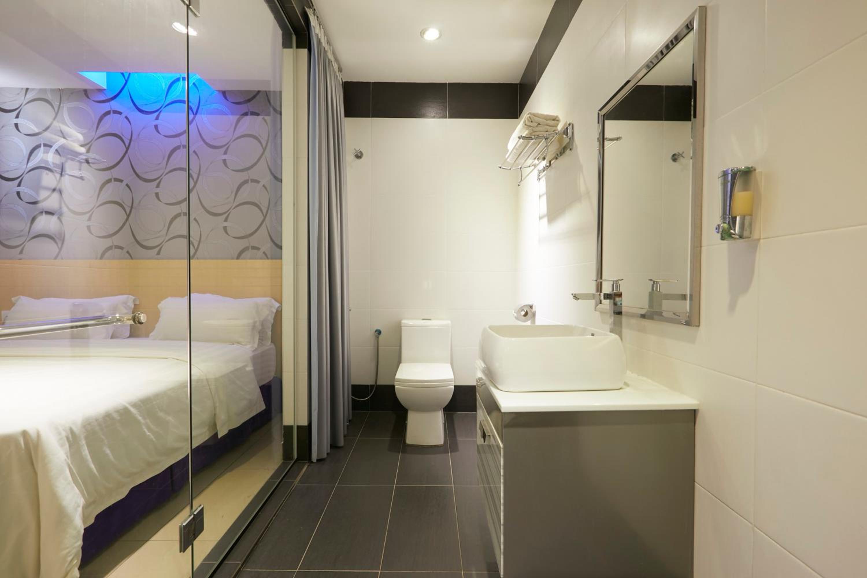 Deluxe Room - Photo 6