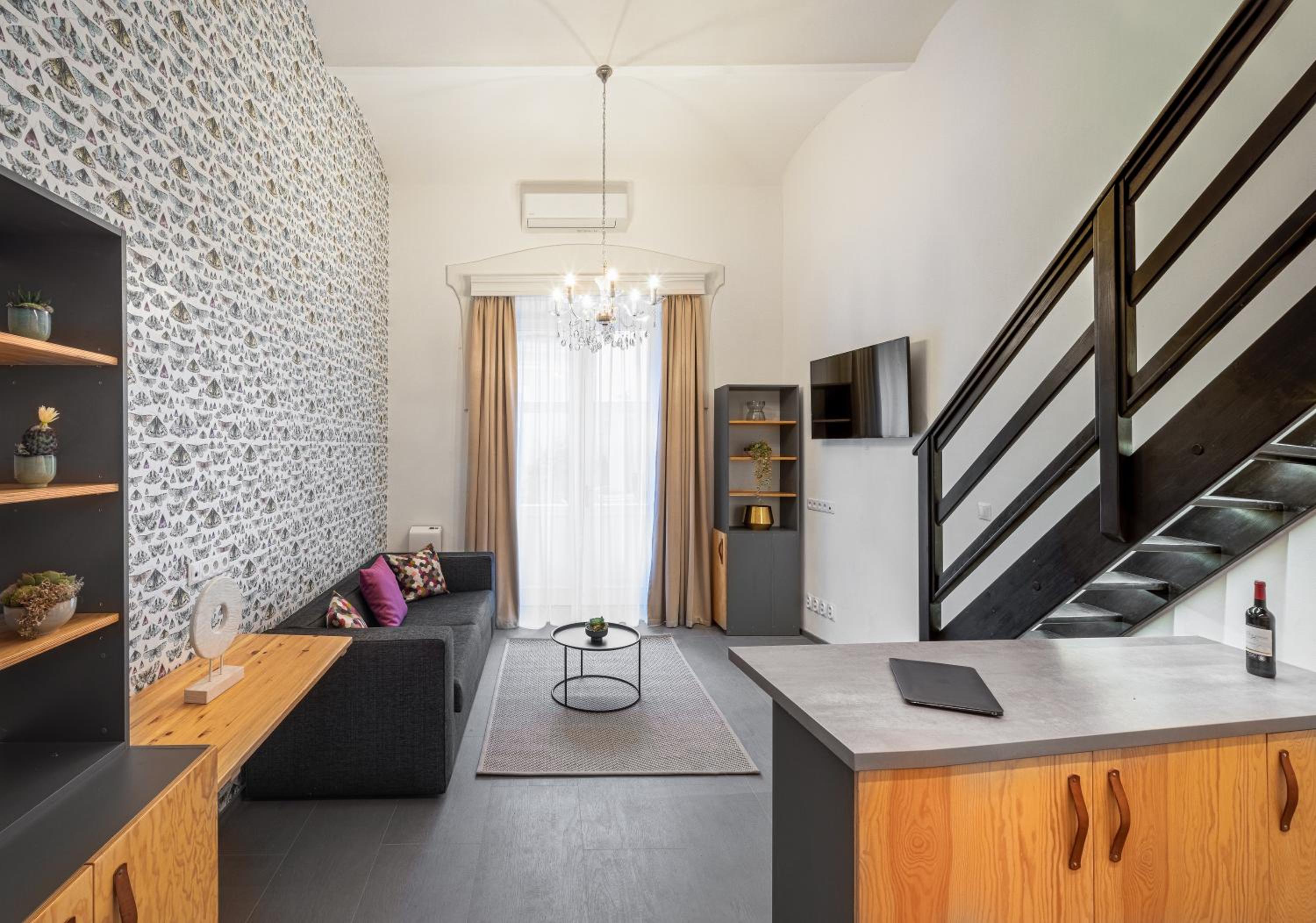 King Studio with Sofa Bed - Split Level