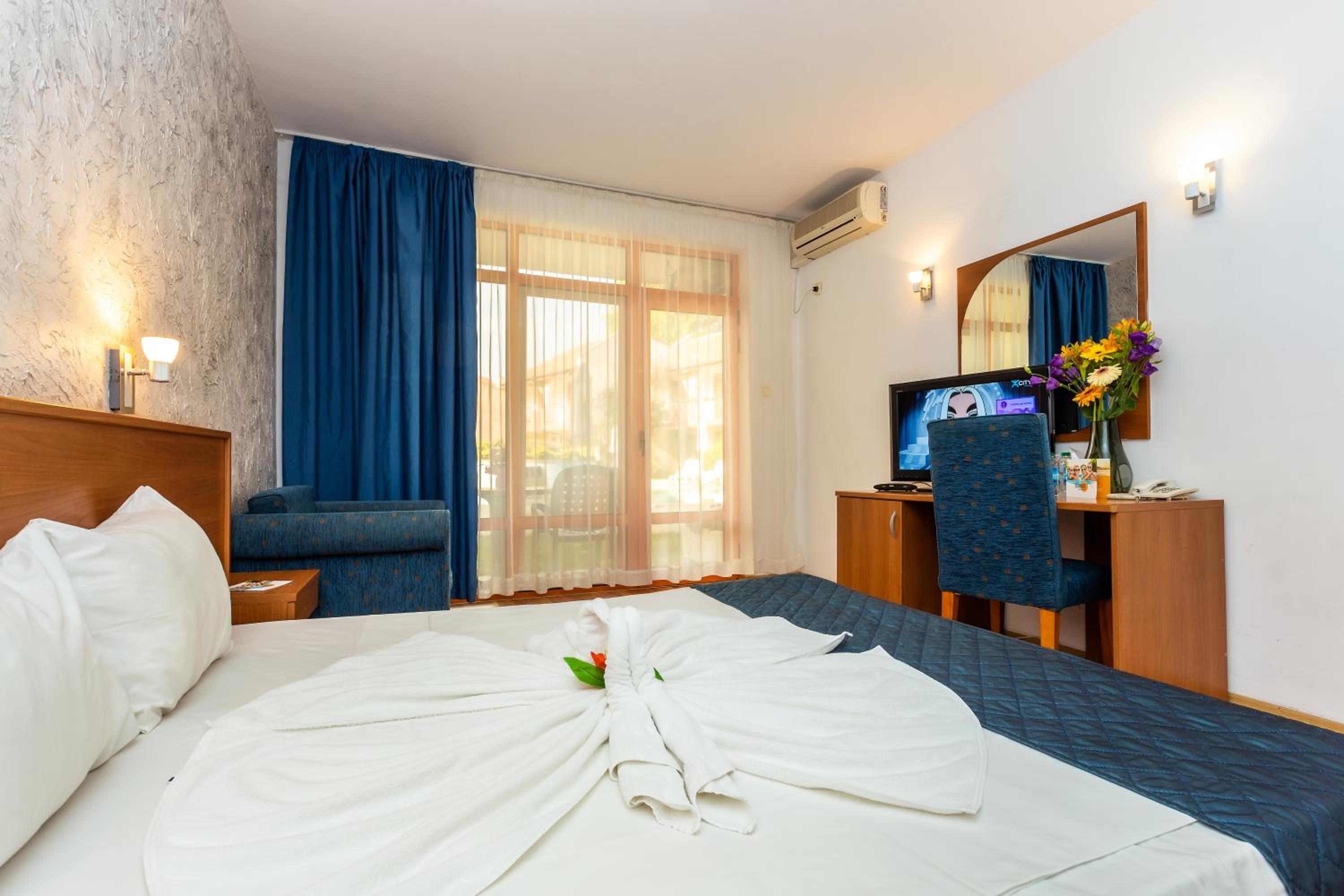 Triple Room with Pool View