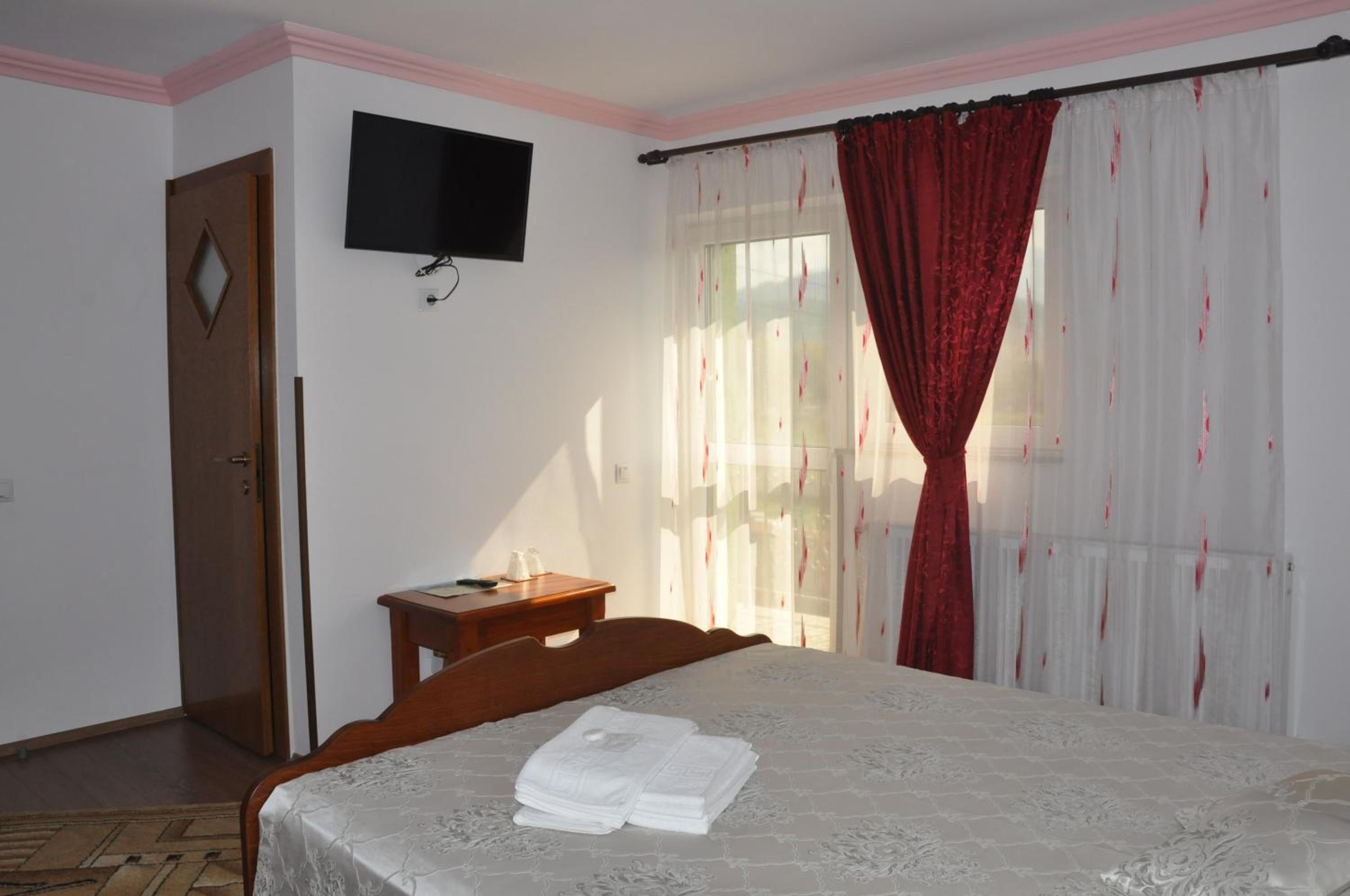 Double Room with Mountain View - Photo 3