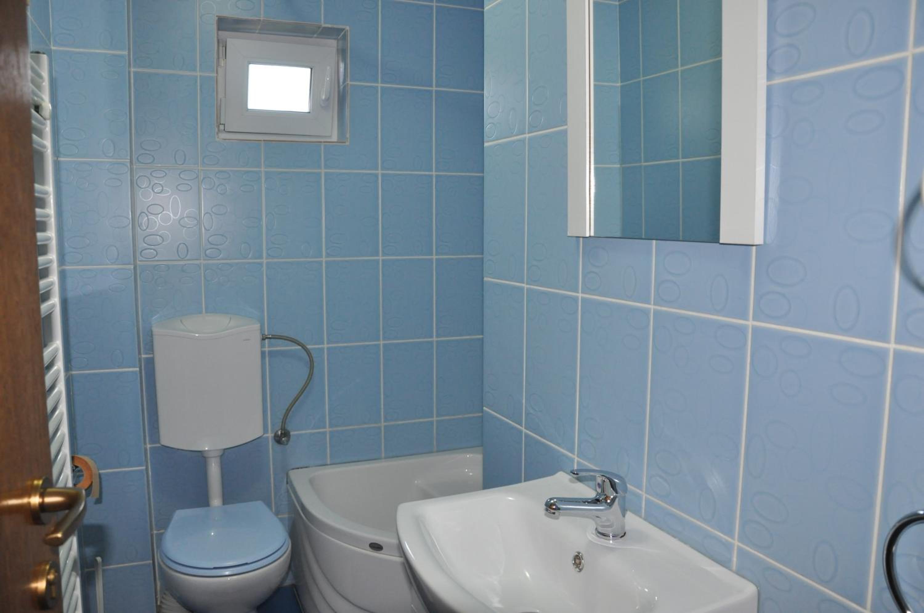 Double Room with Private Bathroom - Photo 4