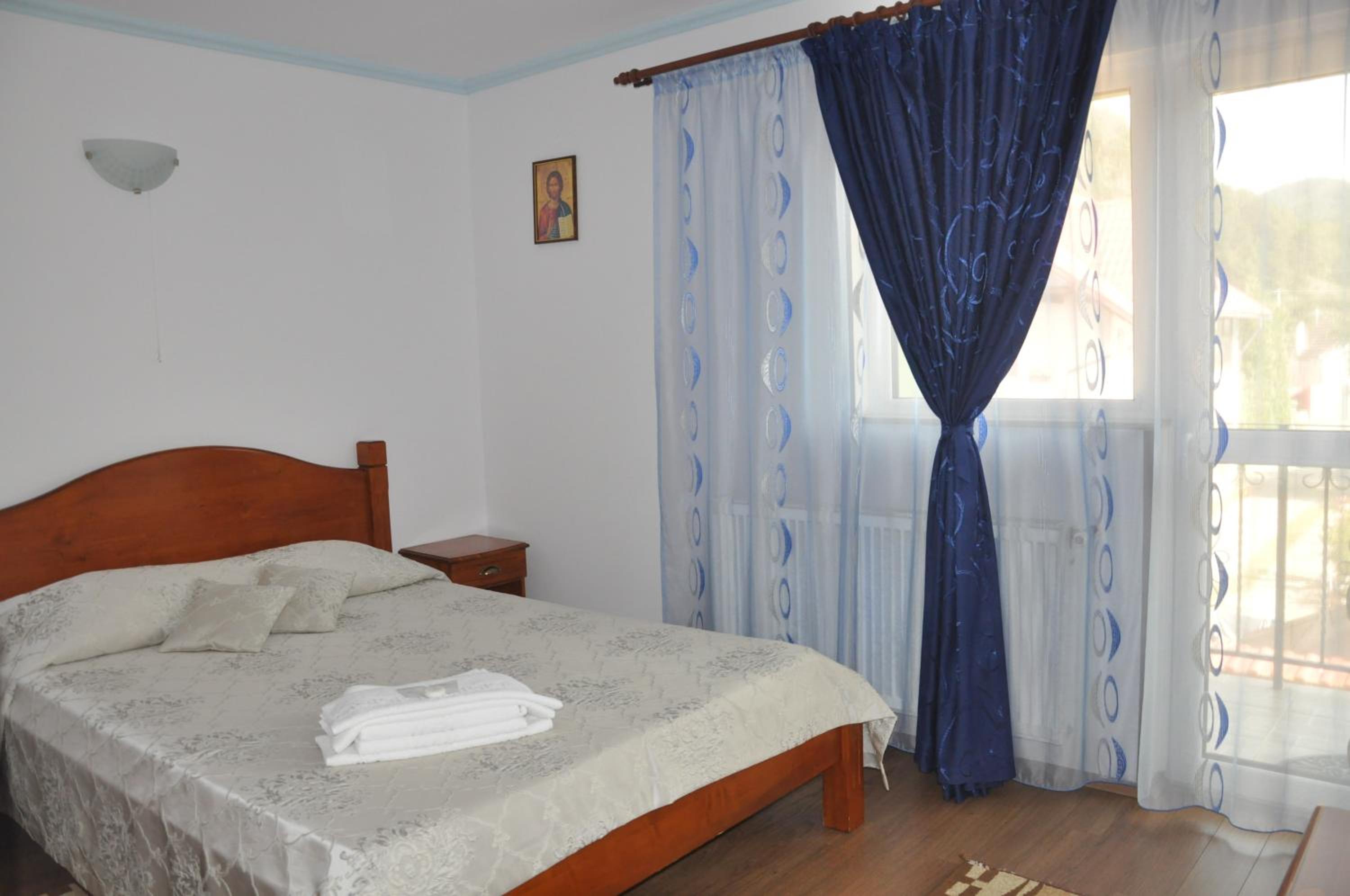 Double Room with Private Bathroom - Photo 1