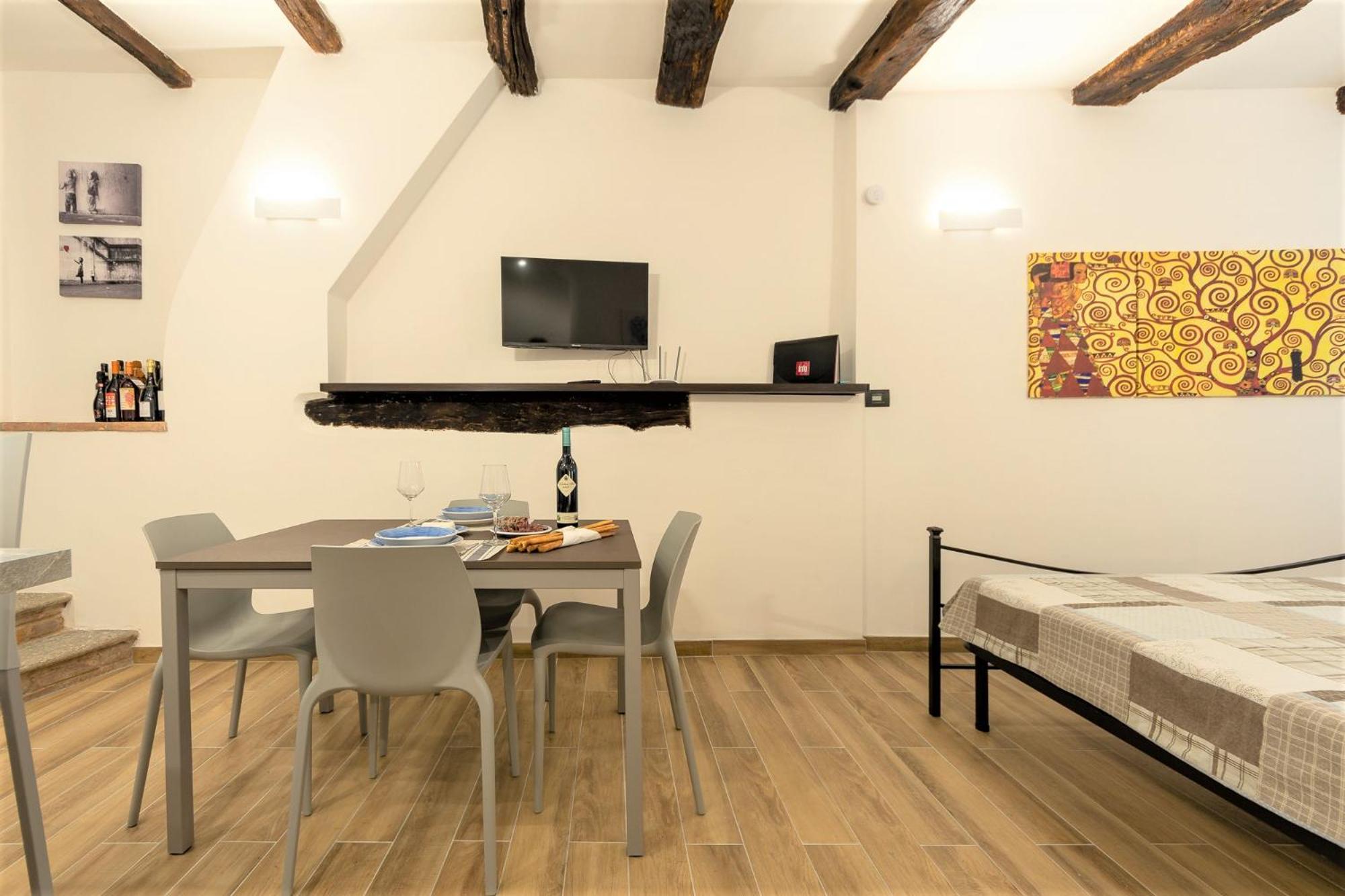 Studio Apartment - Photo 29
