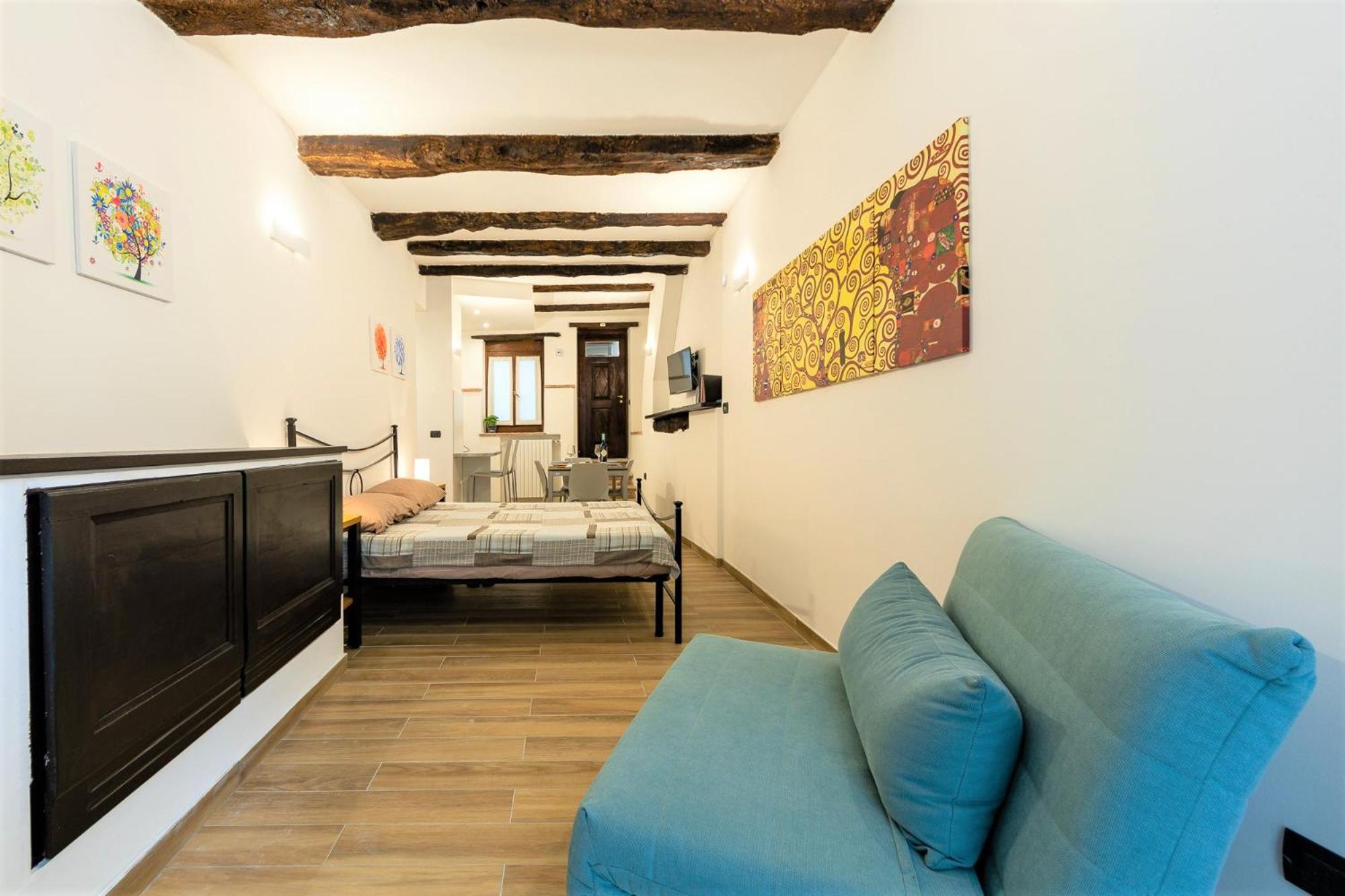 Studio Apartment - Photo 1
