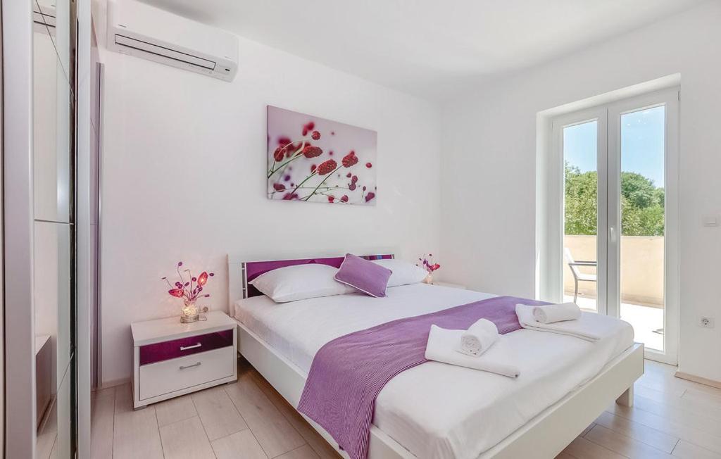 Three-Bedroom Villa photo 1