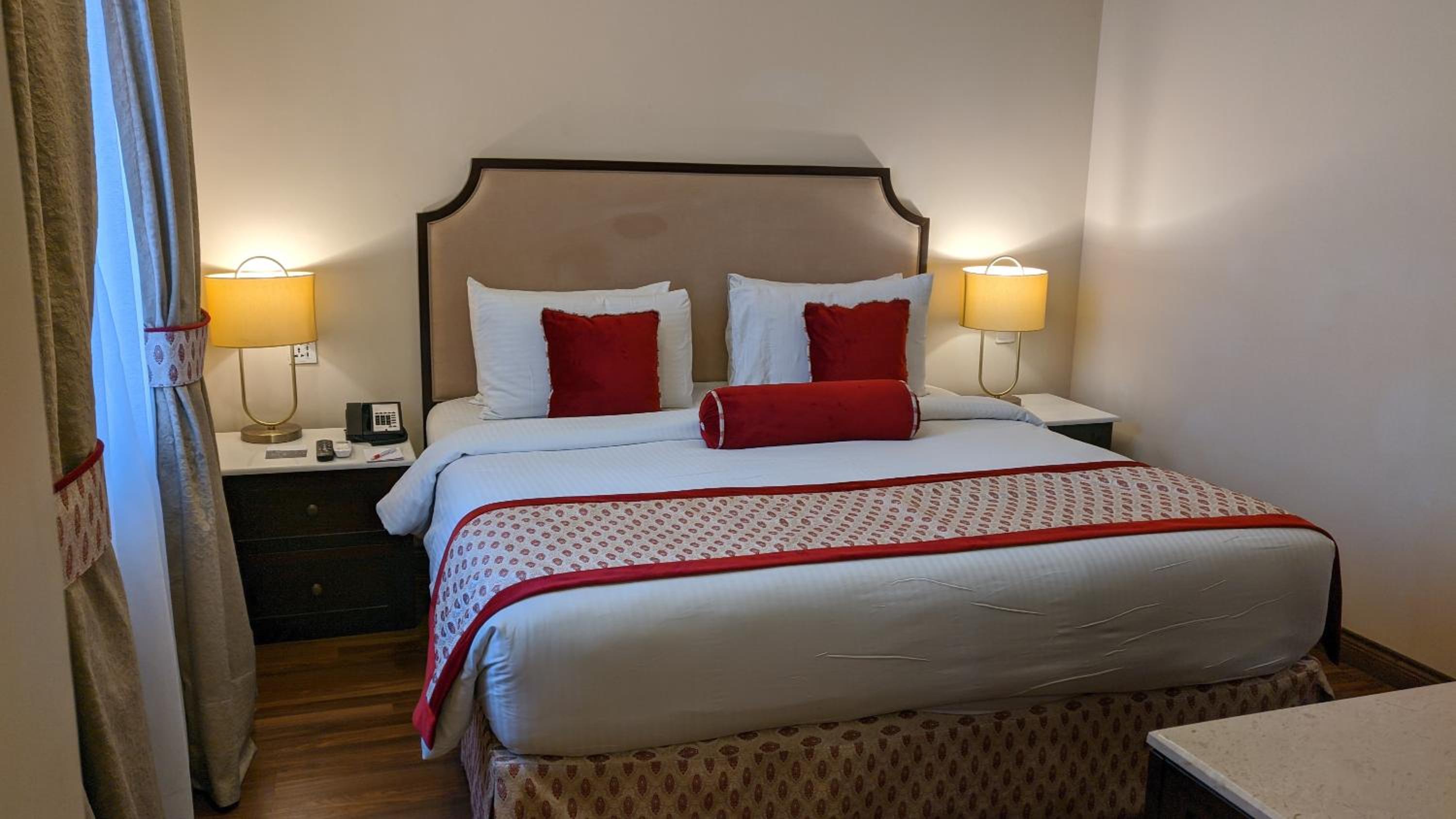 Junior King Suite - Non-Smoking - Photo 6