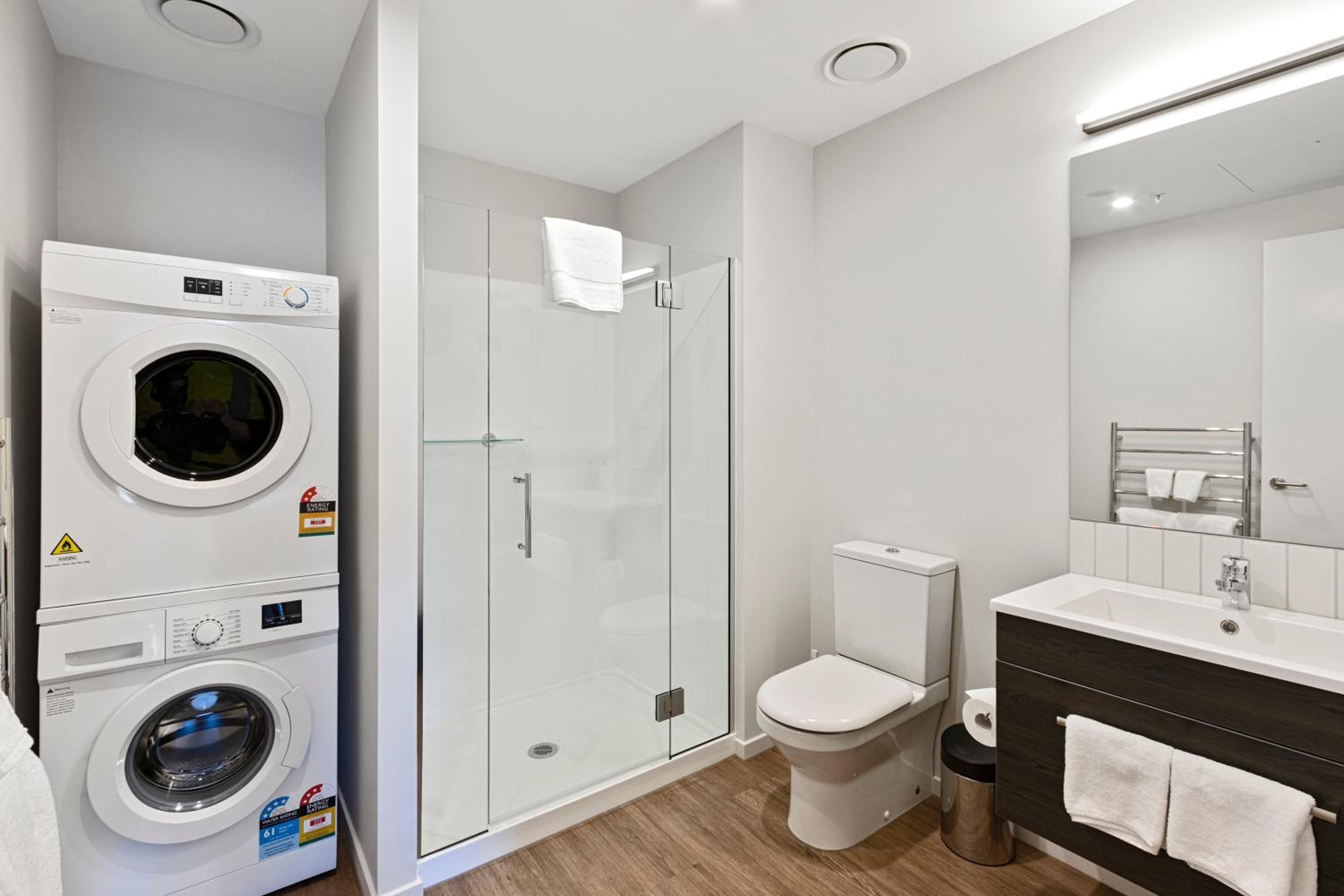 One-Bedroom King Suite - Photo 7
