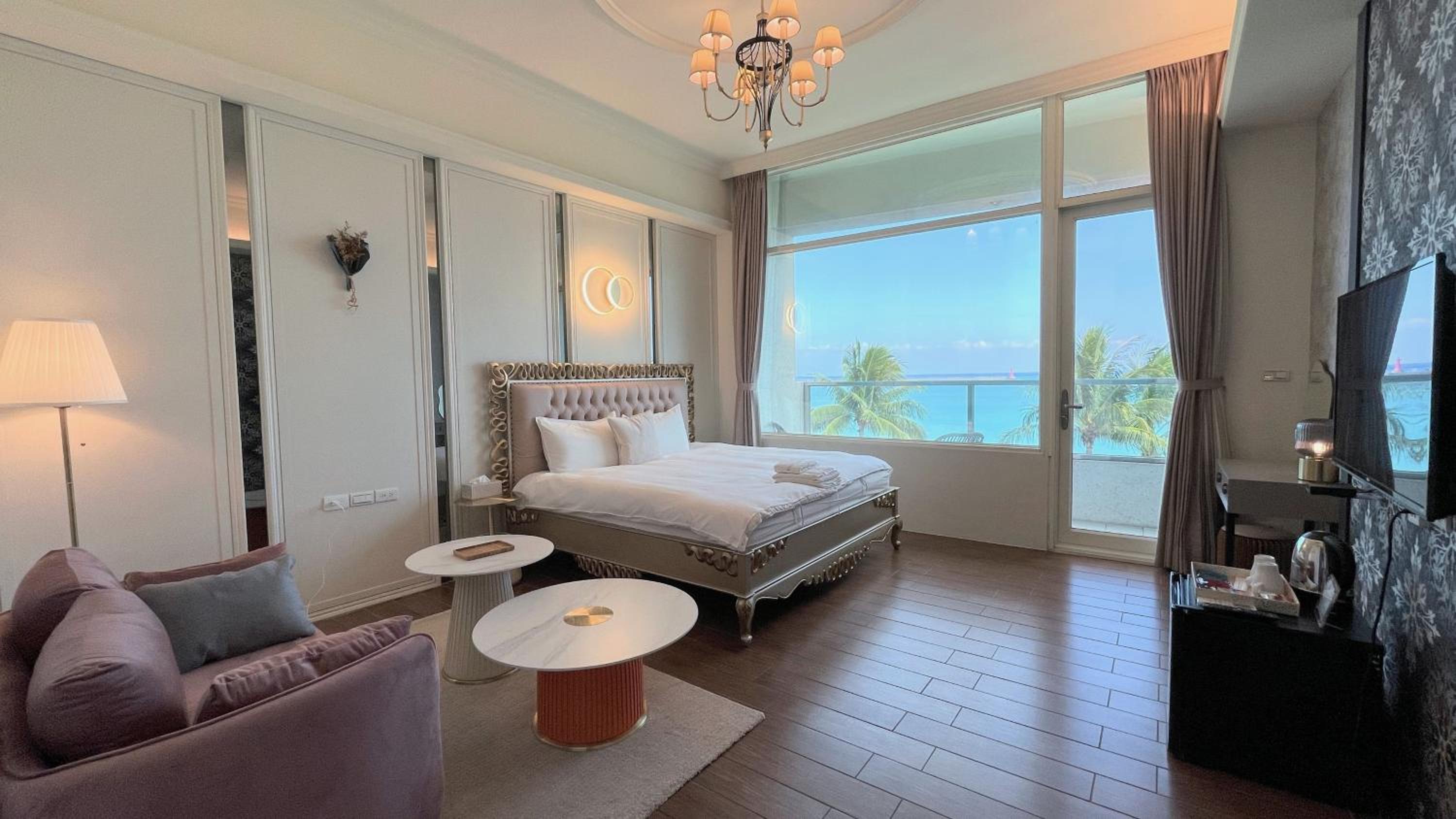 Deluxe Double Room with Balcony and Sea View