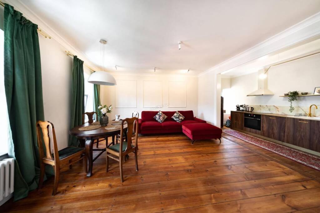 One-Bedroom Apartment - Photo 5
