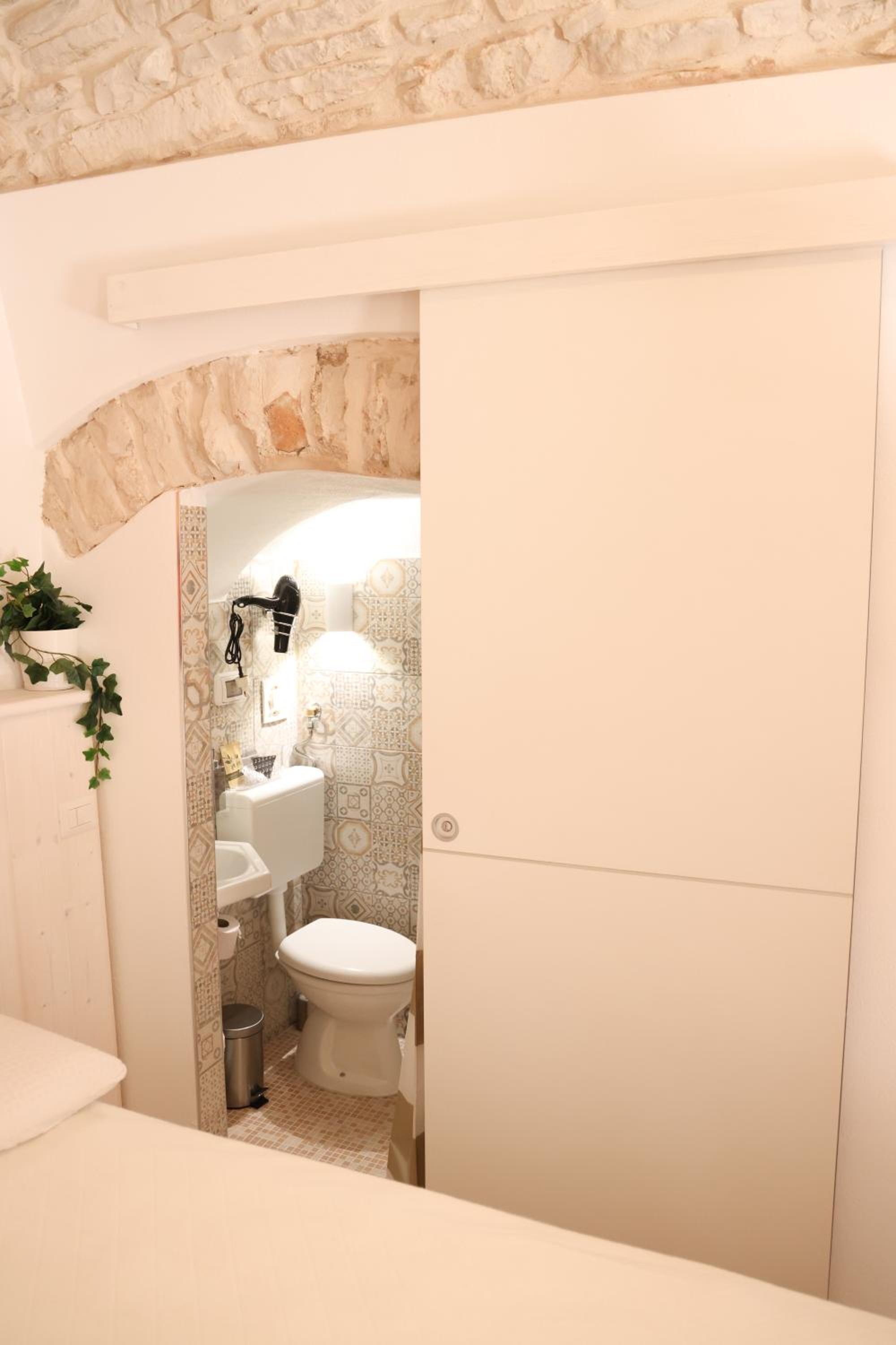 Double Room with Private Bathroom photo 3