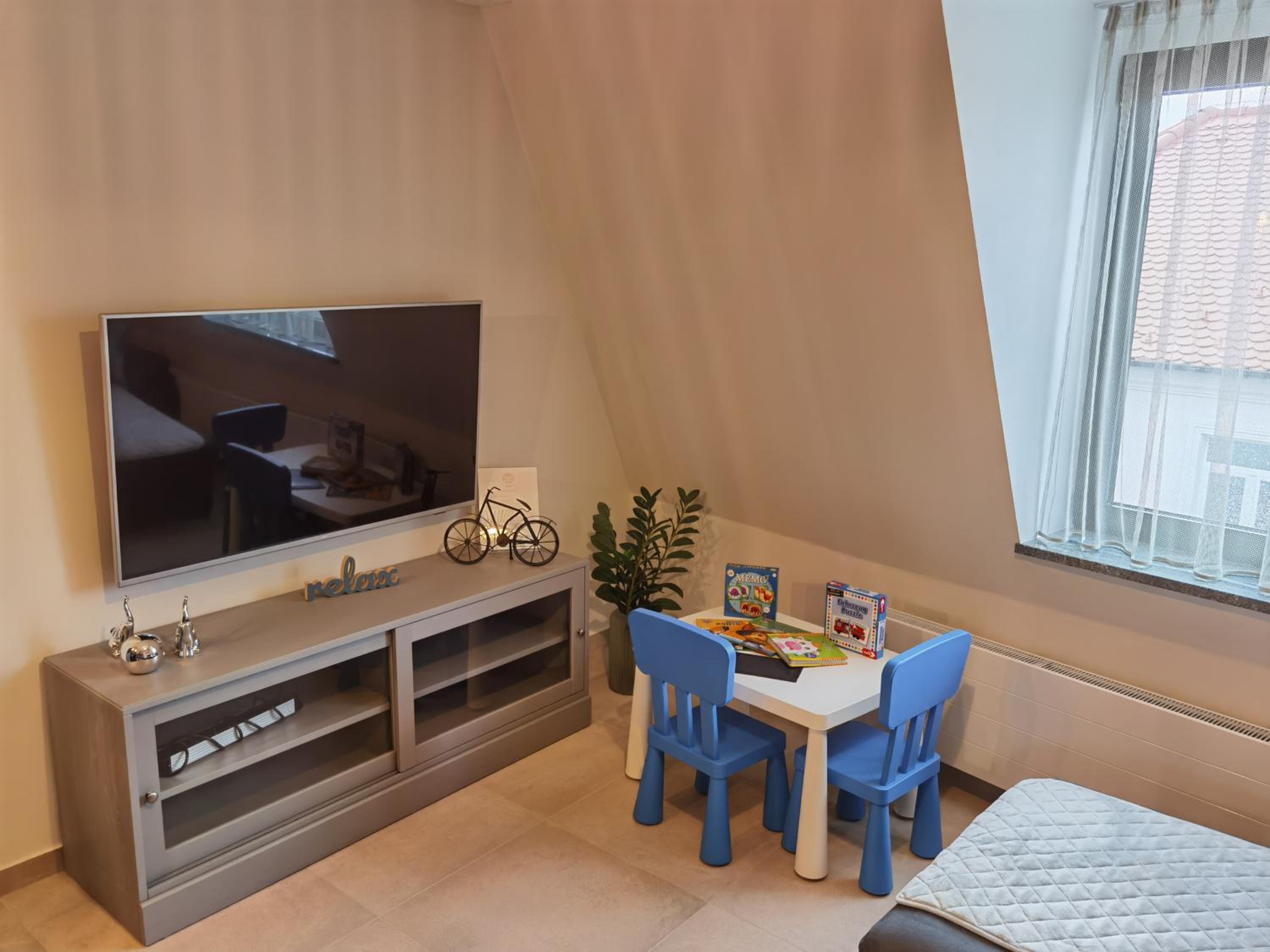 Deluxe One-Bedroom Apartment  - Photo 1