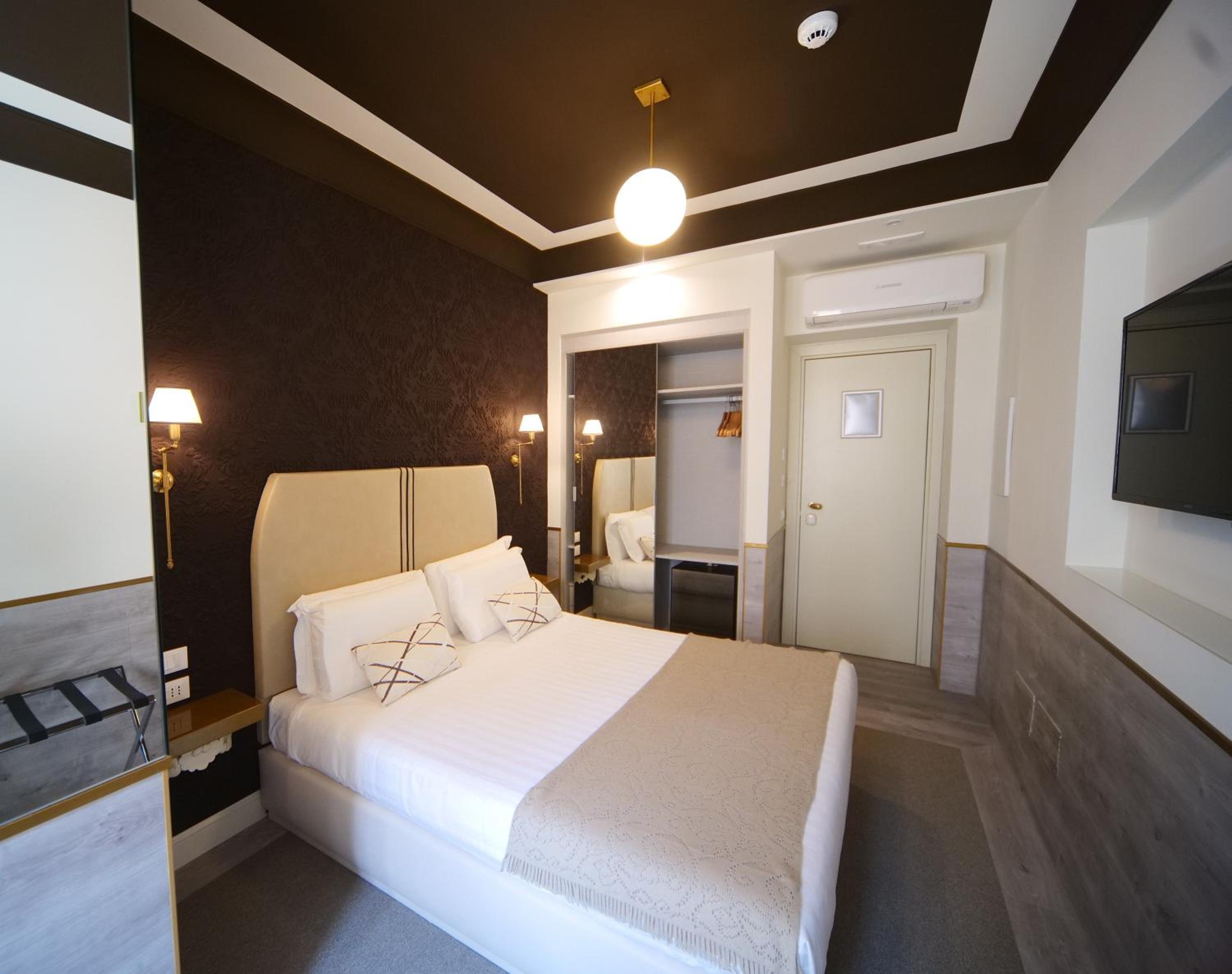 Standard Double Room photo 2