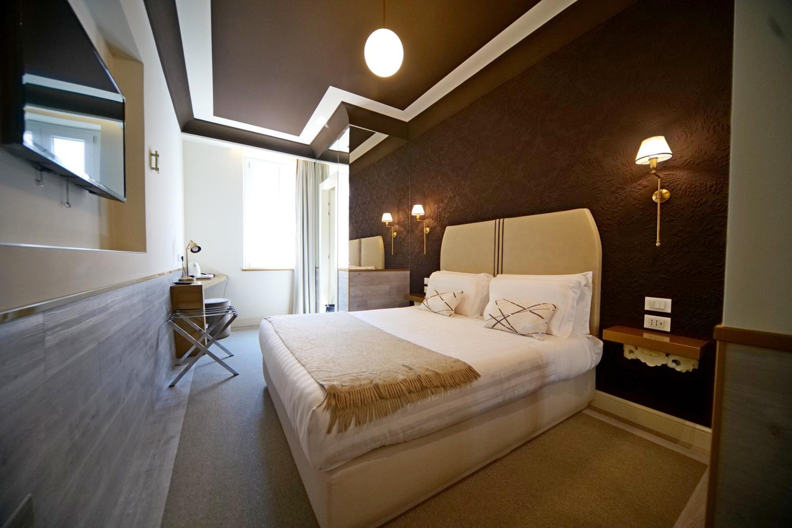 Standard Double Room photo 3