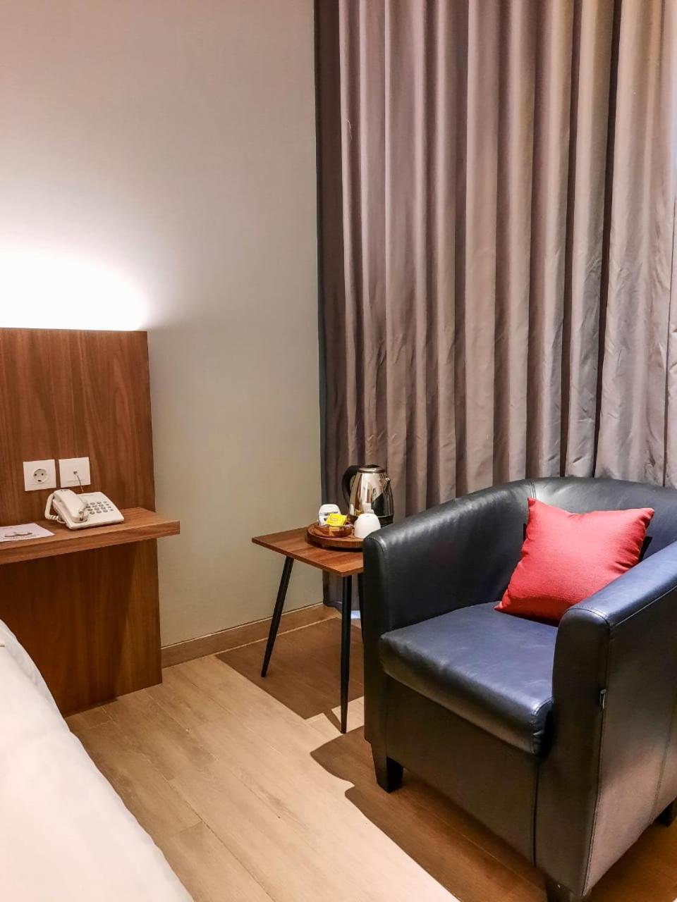 Executive Suite - Photo 2