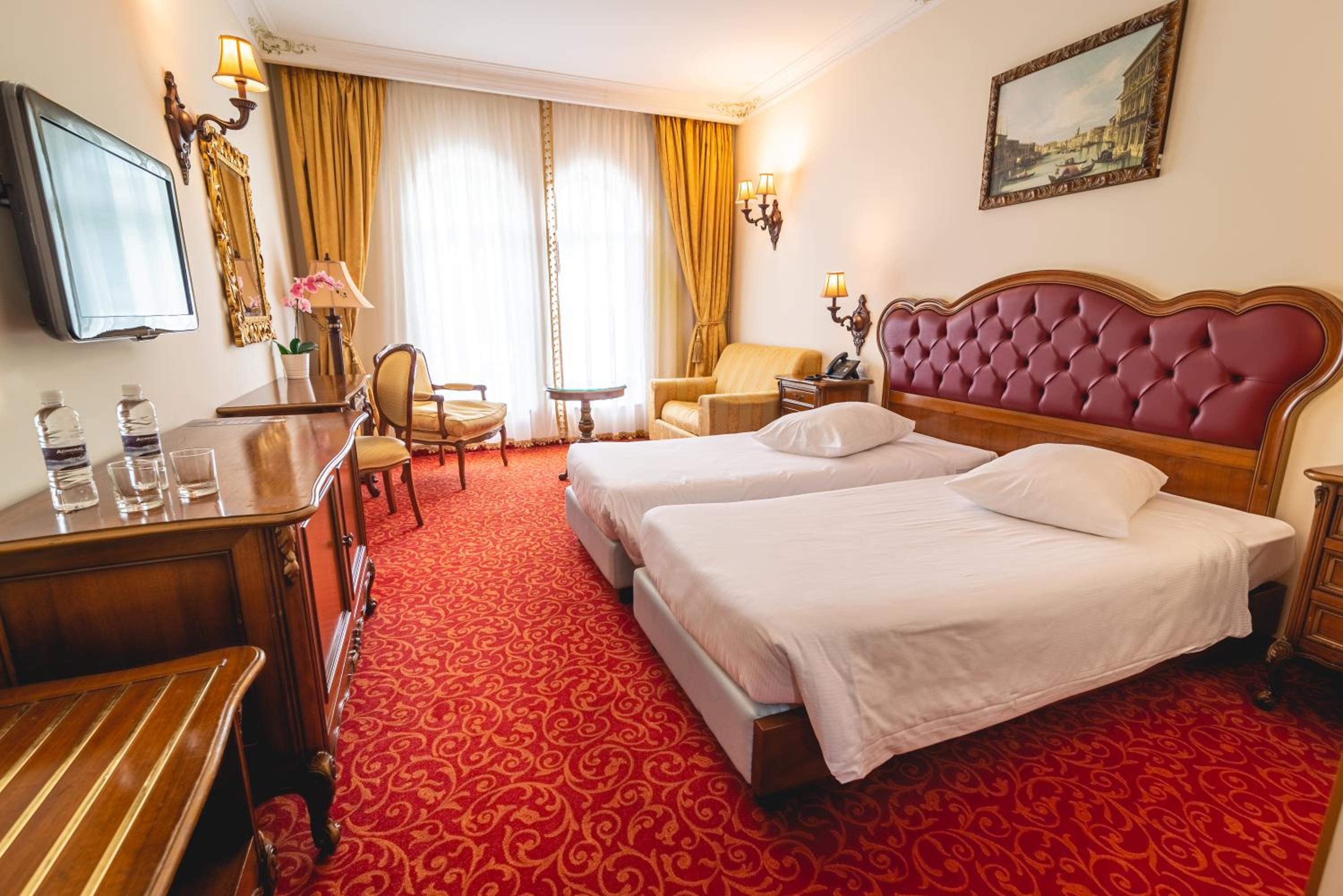 Standard Twin Room - Photo 1