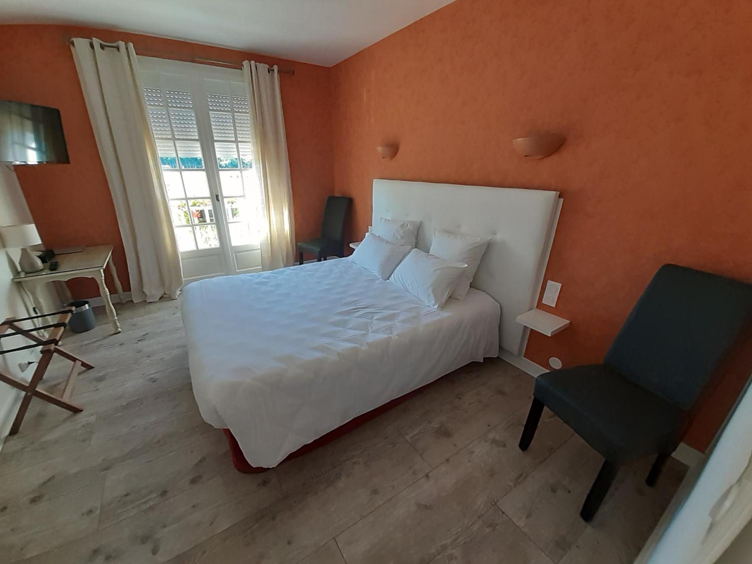 Standard Double Room photo 3